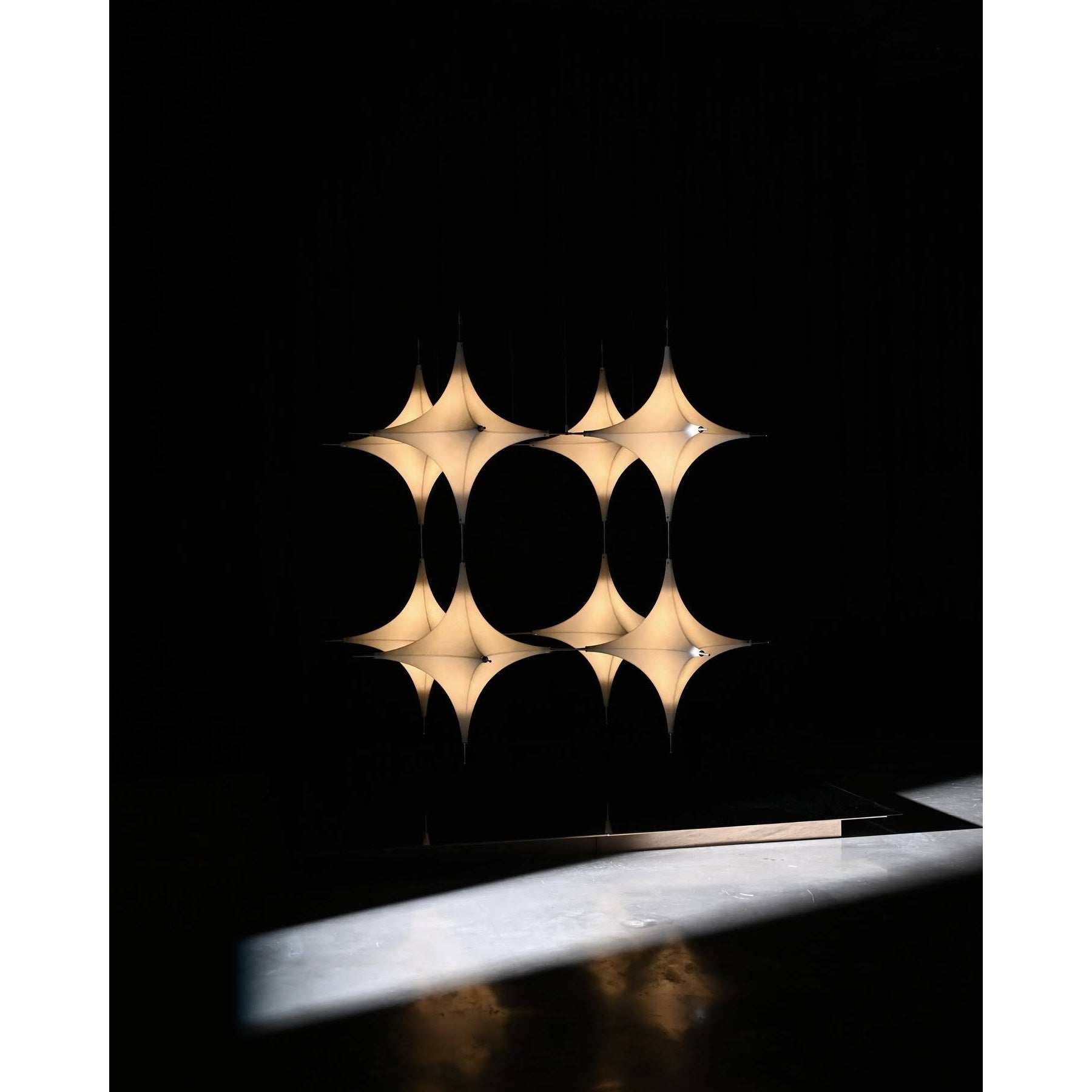 Polar Chandelier D703