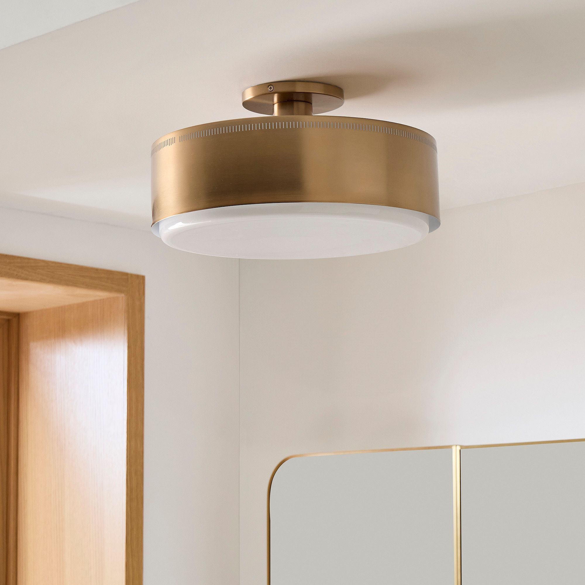 Bolvira Metal Flush Mount - Contemporary Ceiling Light with Subtle Glow K1322