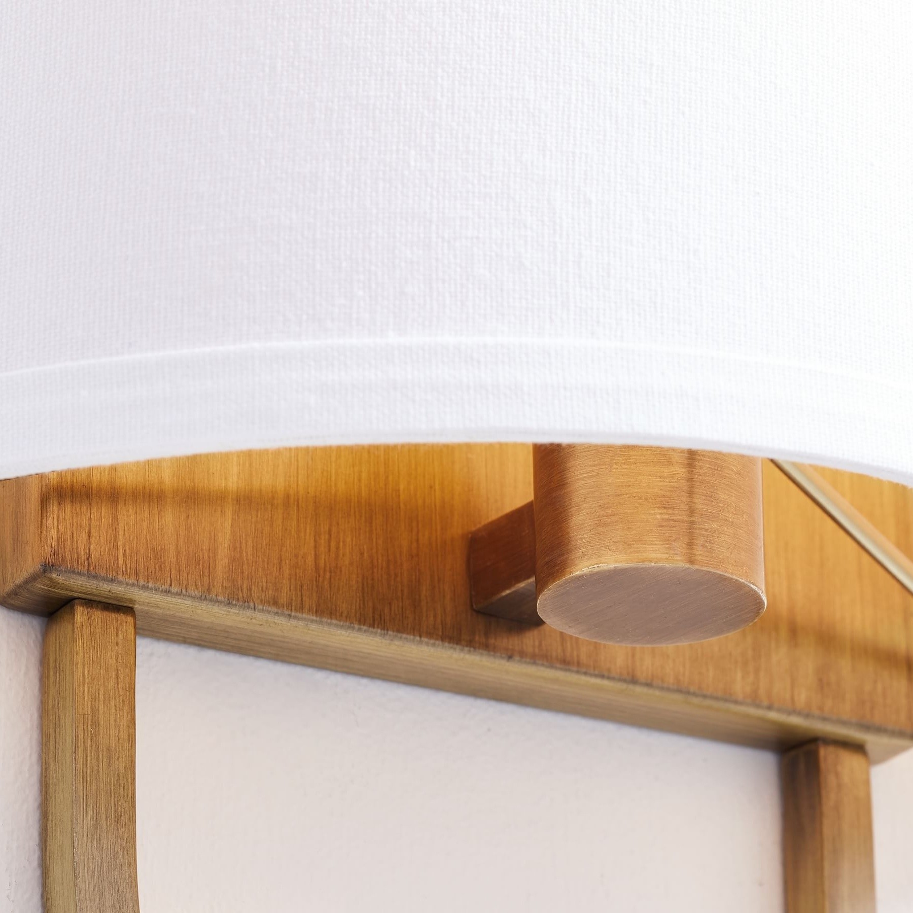 Nolvara Elegant Metal Wall Sconce – Timeless Design for Hallways and Bedrooms K1187