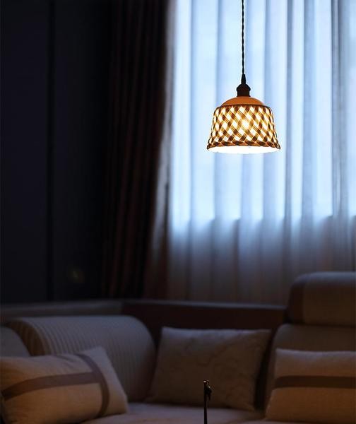 Openwork ceramic lamp