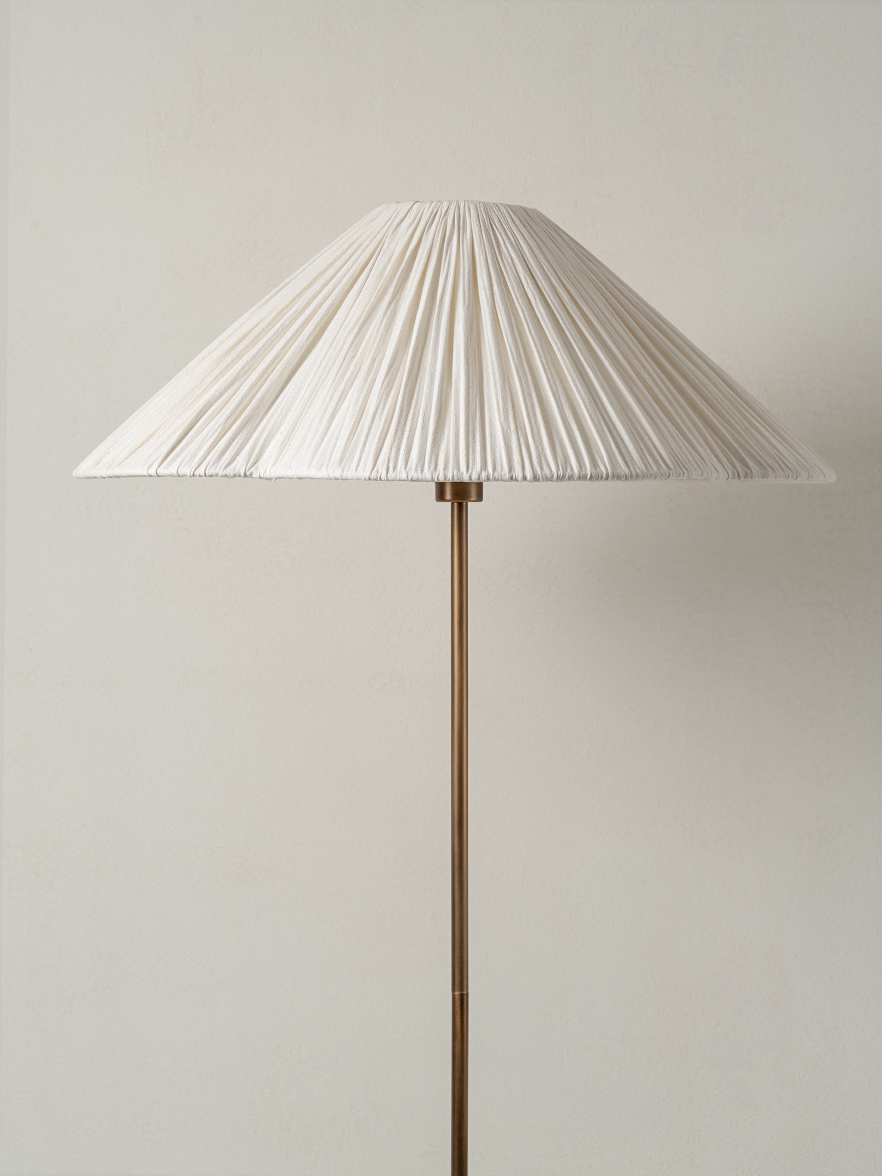 Scalloped Fabric Shade Floor Lamp – Elegant Tall Floor Lamp For Bedroom or Hallway K1570