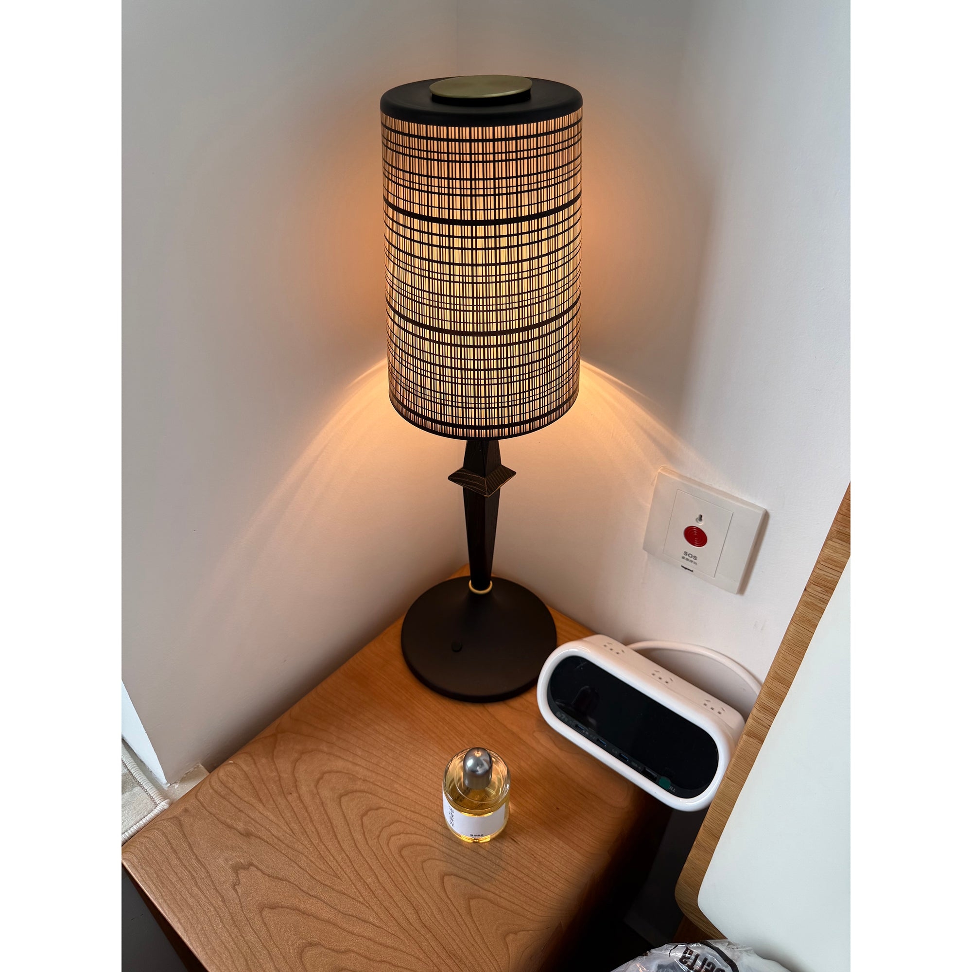 Devon Black Table Lamp (Built-in Battery) D709