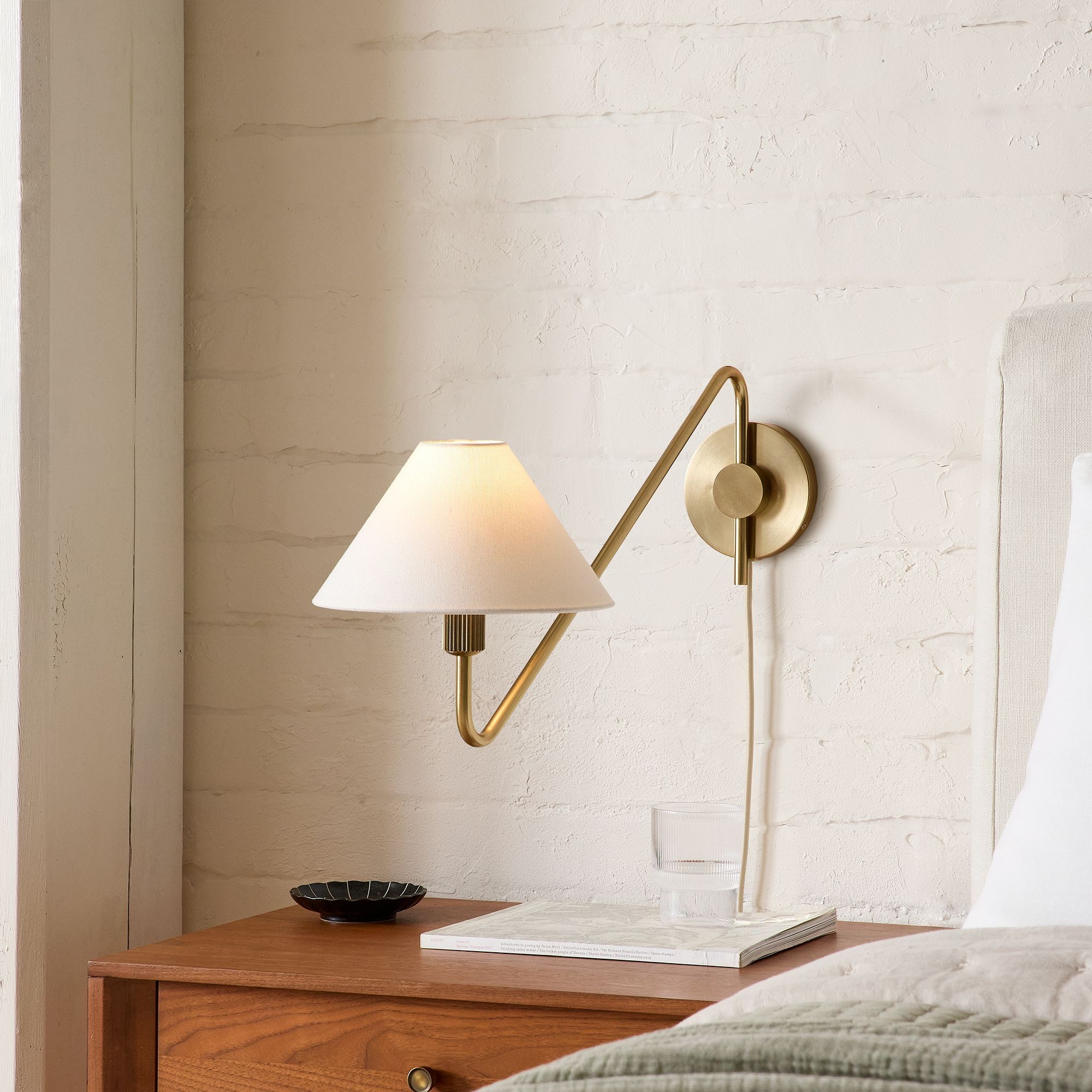 Diora Adjustable Arm Wall Sconce – Elegant Design with Fabric Shade for Ambient Spaces K1252