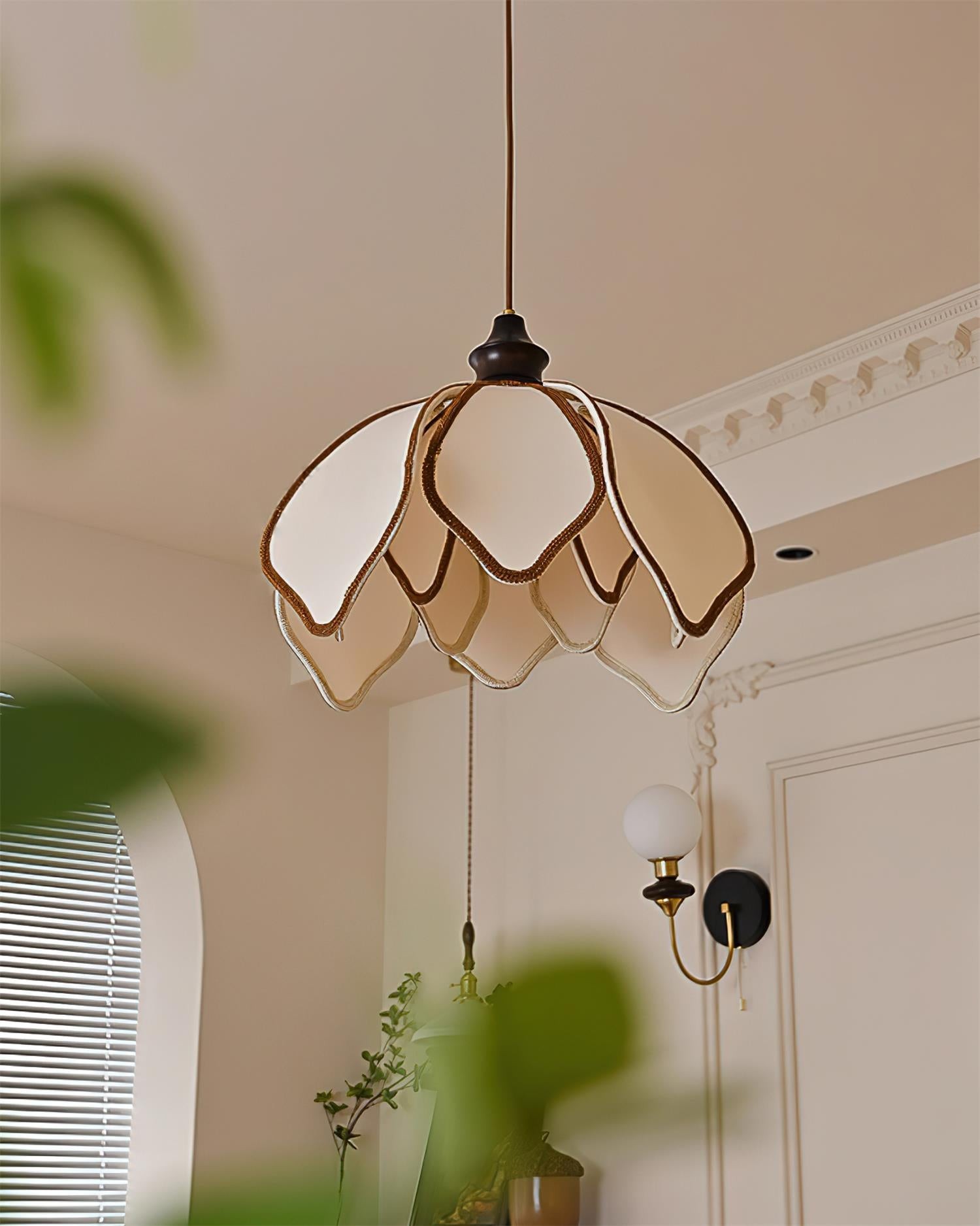 Vintage Cream Petal Pendant Lamp K577