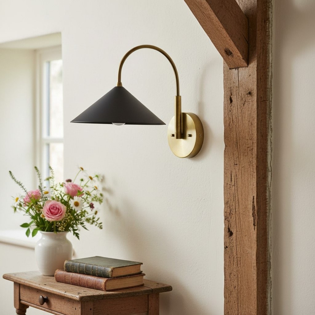 Curva Curved Metal Wall Sconce - Elegant Vintage Wall Lamp for Bedroom K1532