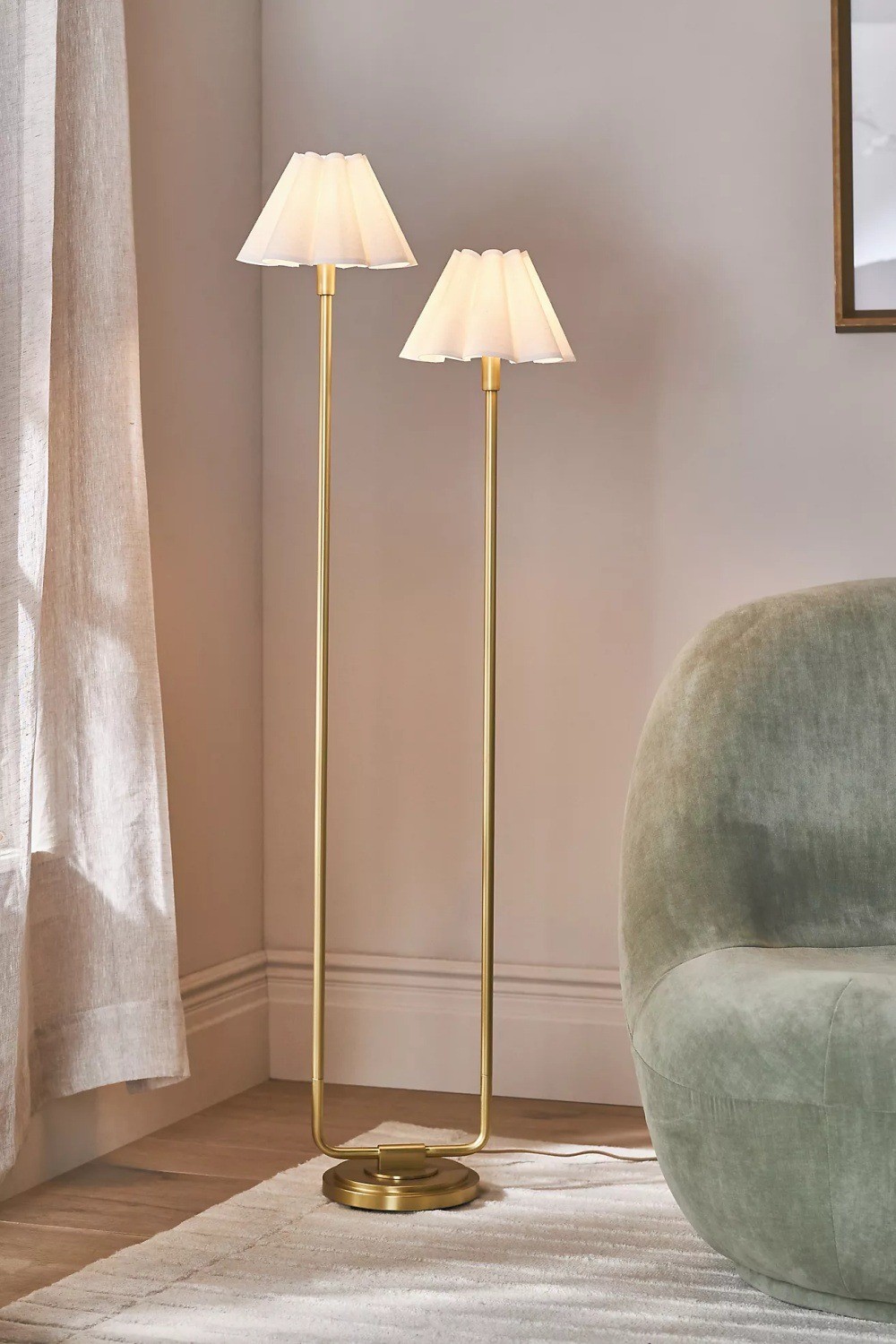 Capirise Gold Scalloped Shade Floor Lamp - Contemporary Metal Lighting for Bedroom K1180