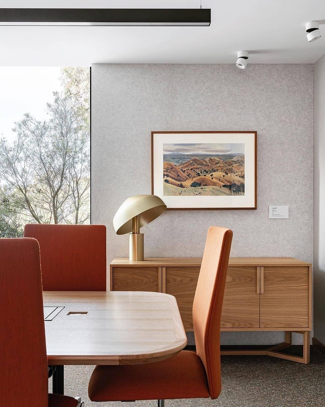 Modern Minimalist Design Crooked Head Table Lamp K559