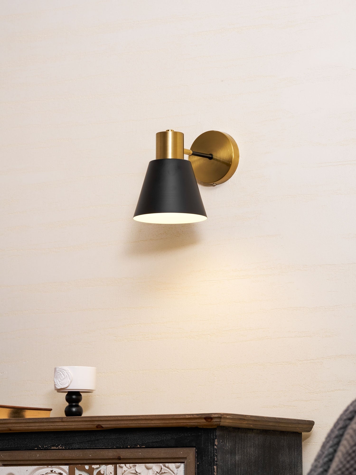 Adjustable Armed Wall Lamp D373