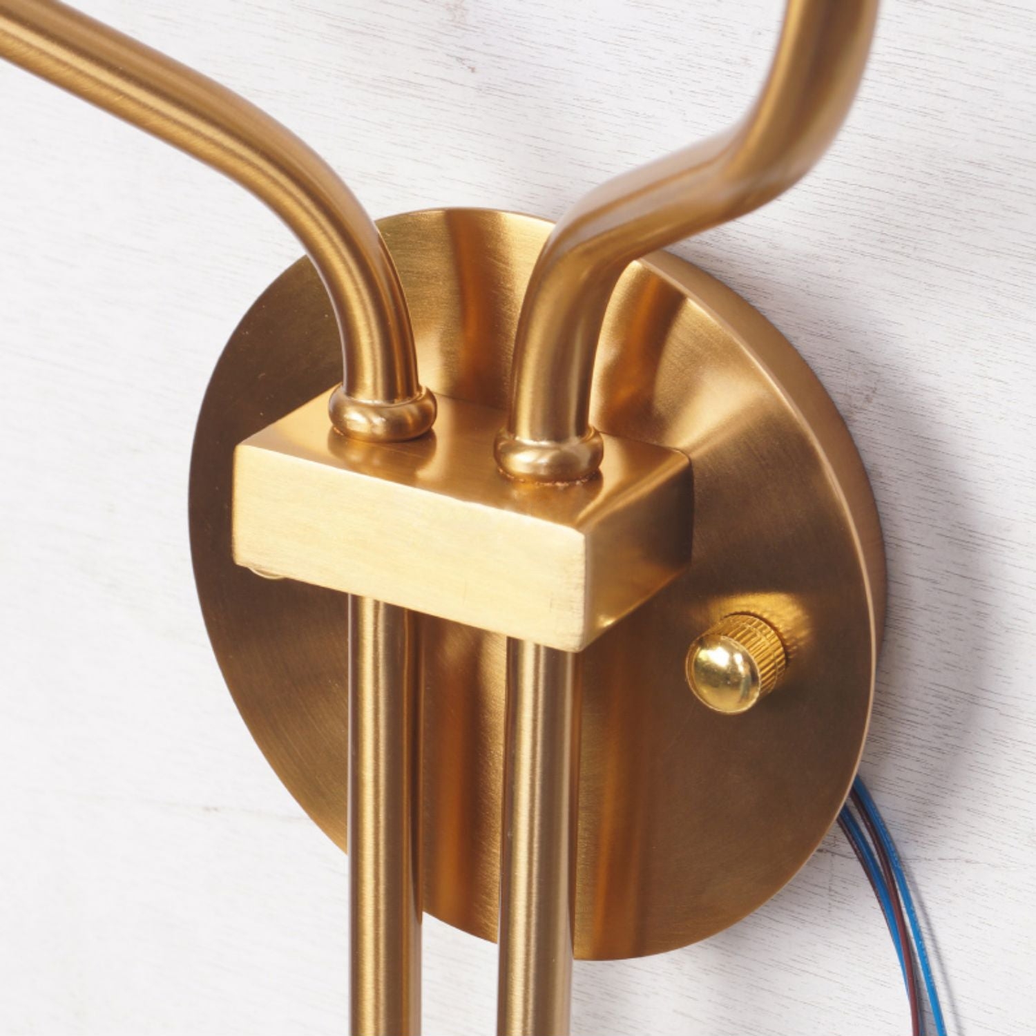 Safavieh Ezra Wall Lamp D488