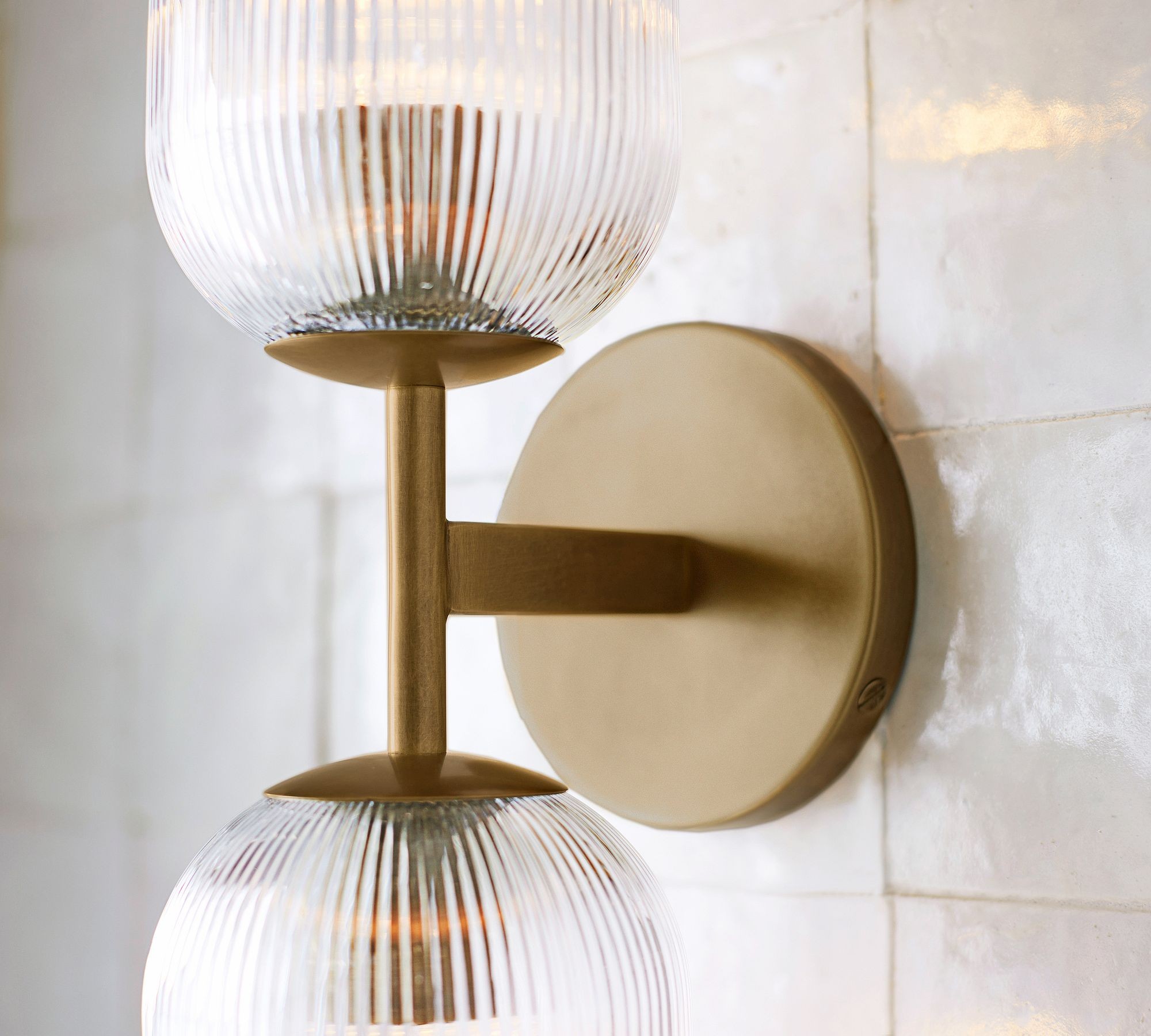 Bravira Ribbed Glass Wall Sconce - Wall Light for Living Room and Hallway K1326