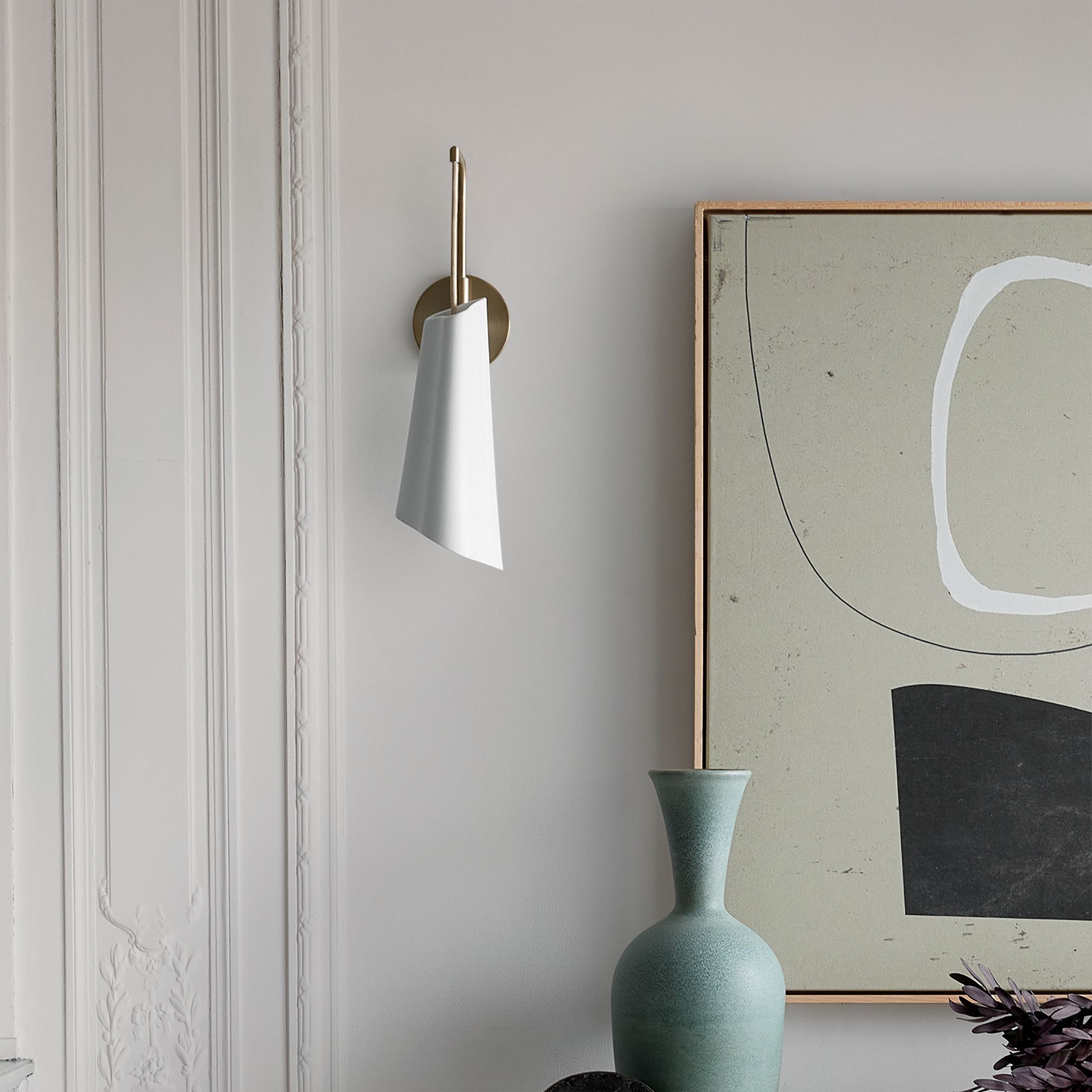 Orovia Sleek Wall Sconce – Ceramic Metal Champagne Brass K1275