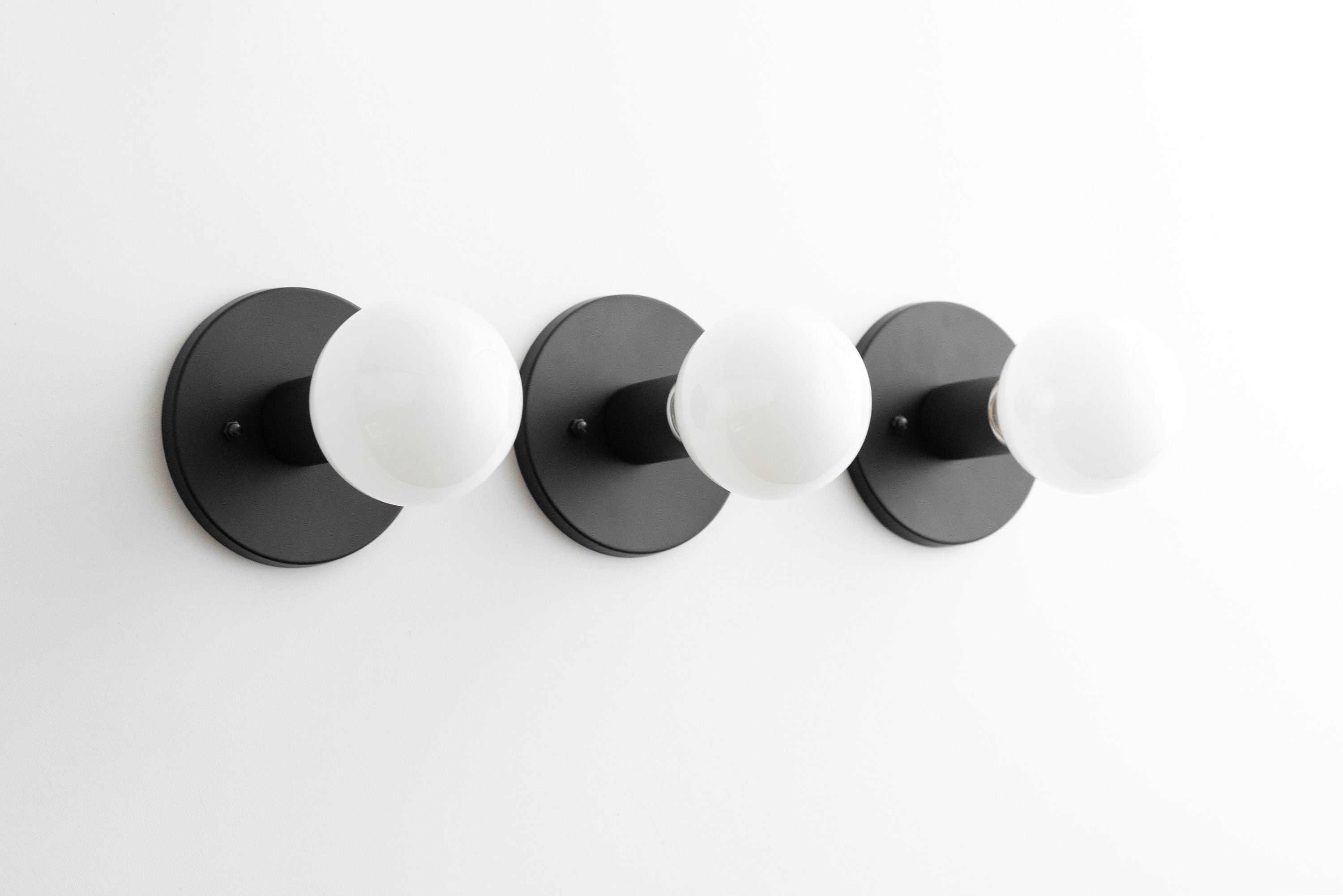 Glorica Glass Minimalist Wall Sconce - Versatile Modern Light For Any Room K1543