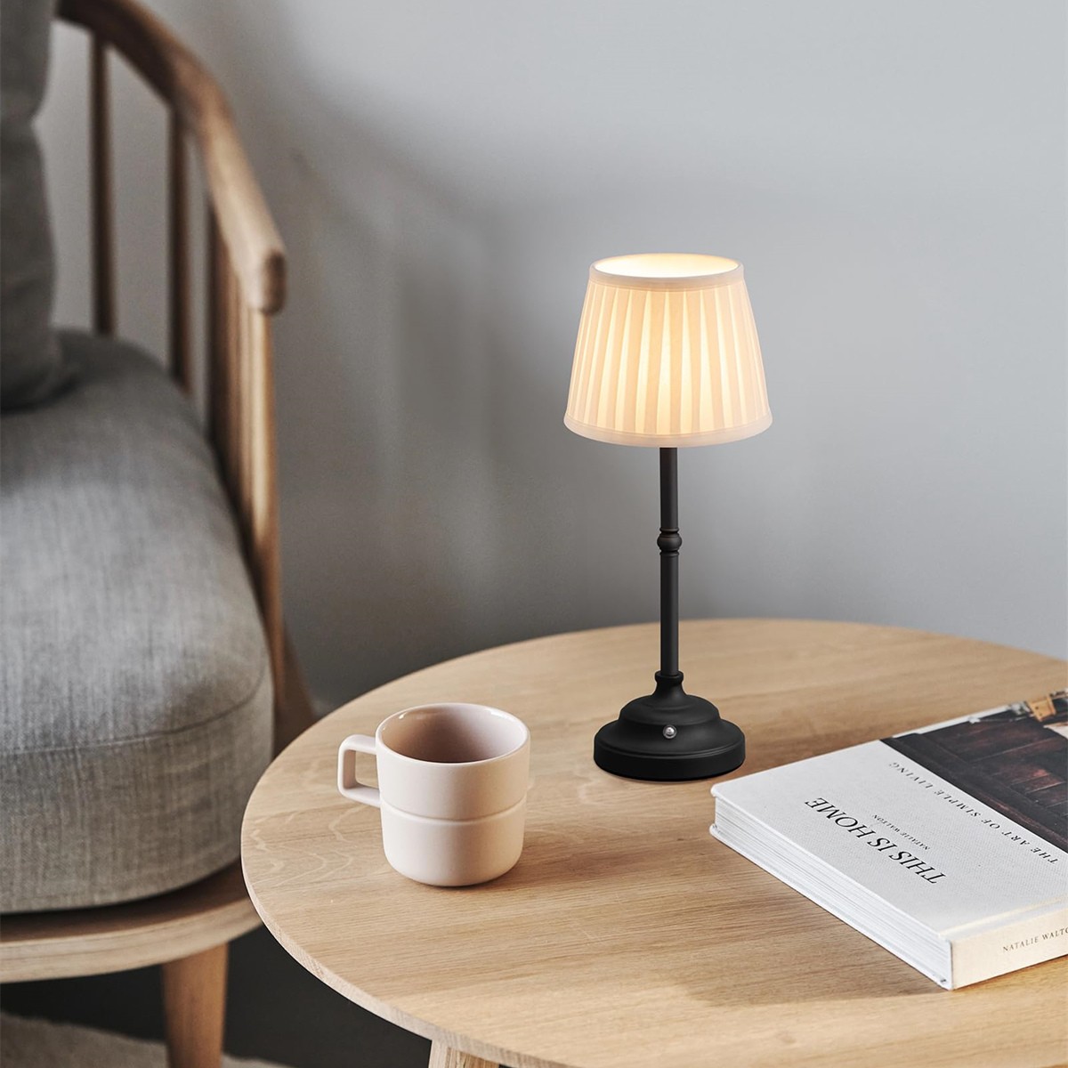 Scandinavian Fabric Touchable Table Lamp K2373