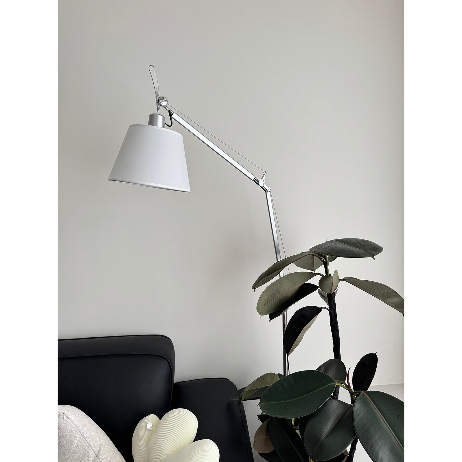 Velthea Floor Lamp D713