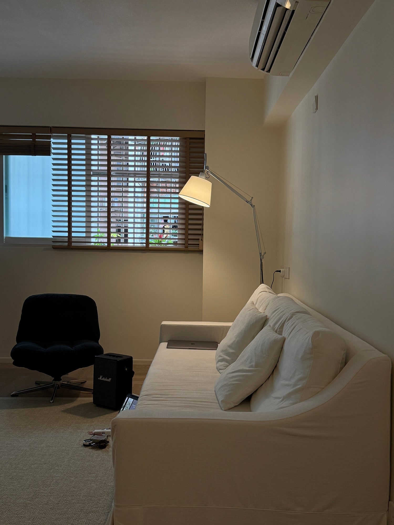 Velthea Floor Lamp D713