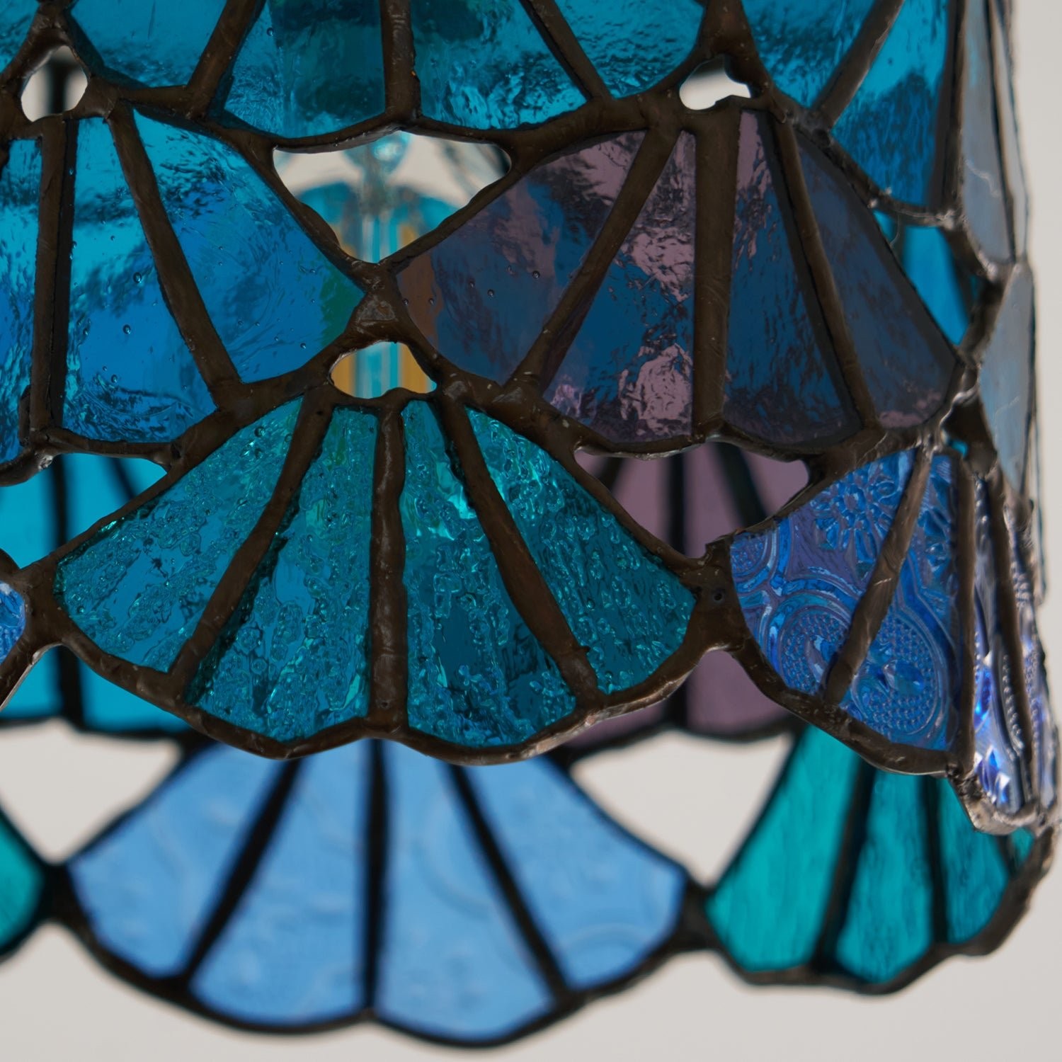 Vintagia Tiffany Style Ceiling Light - Elegant Mosaic Glass Design for Living Room and Bathroom K2138