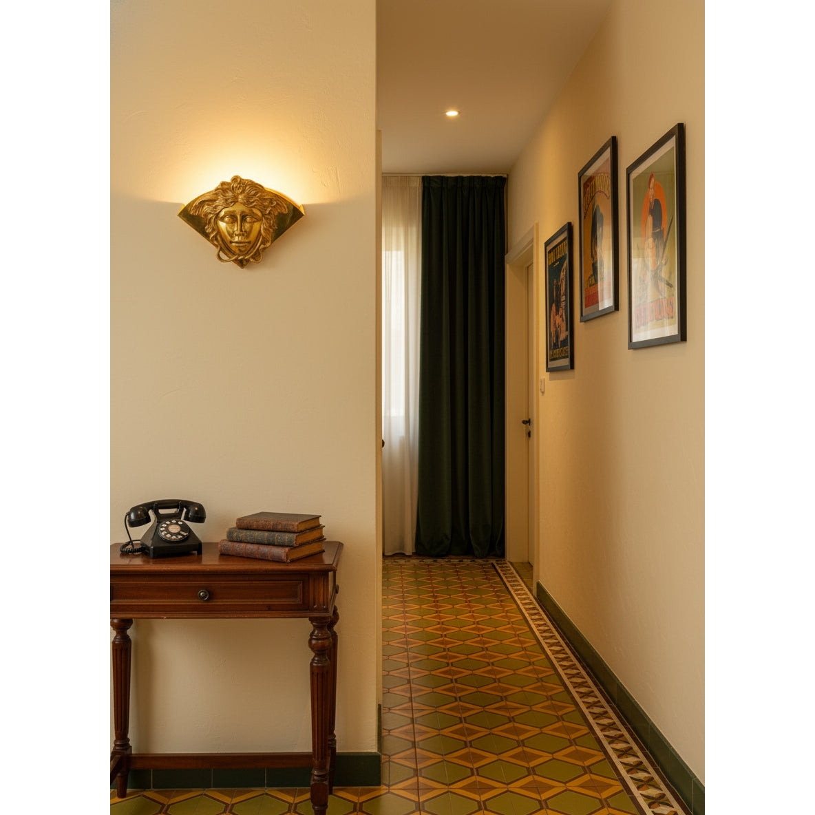 Sphinx Brass Wall Lamp D744