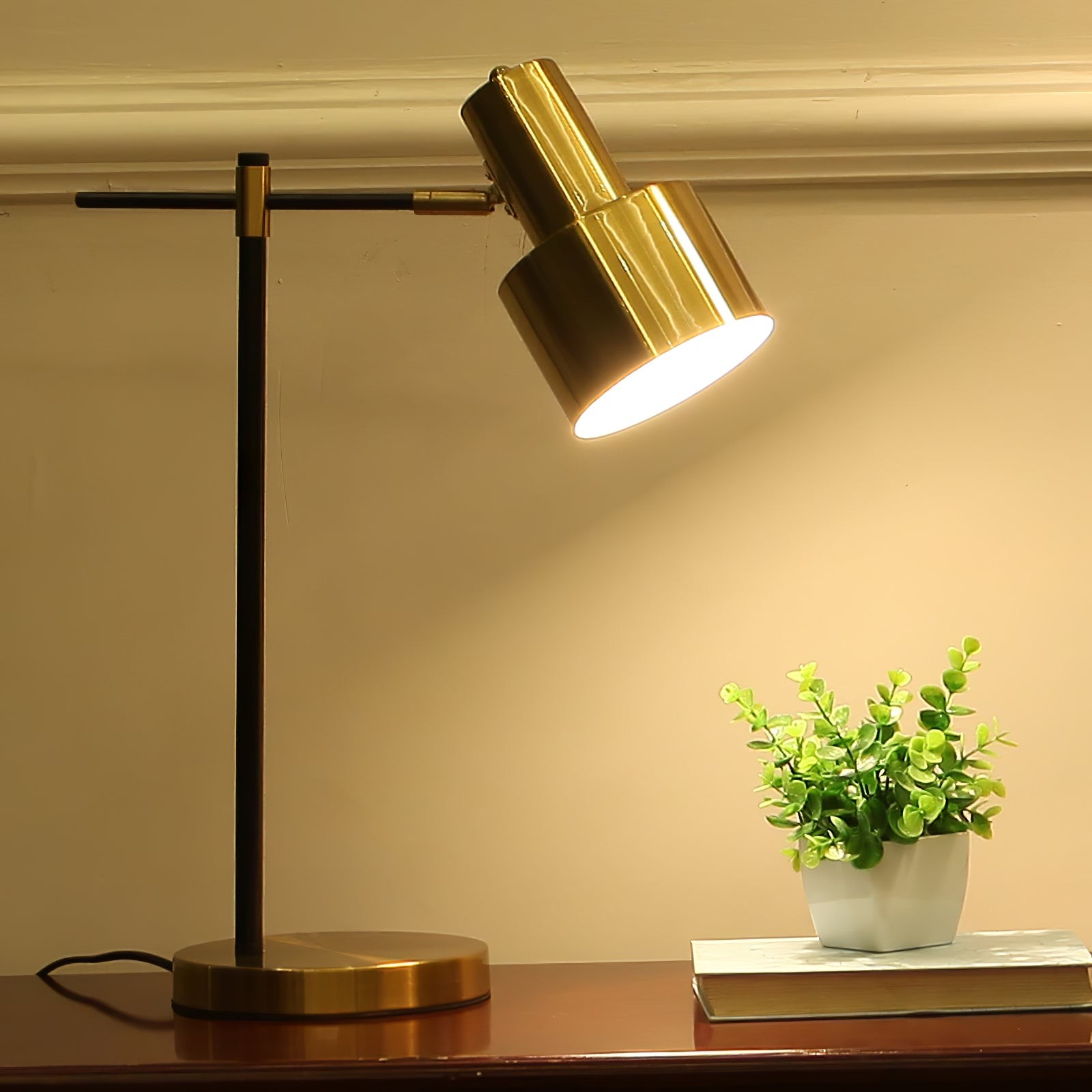 Metal Minimalist Art Deco Table Lamp K450