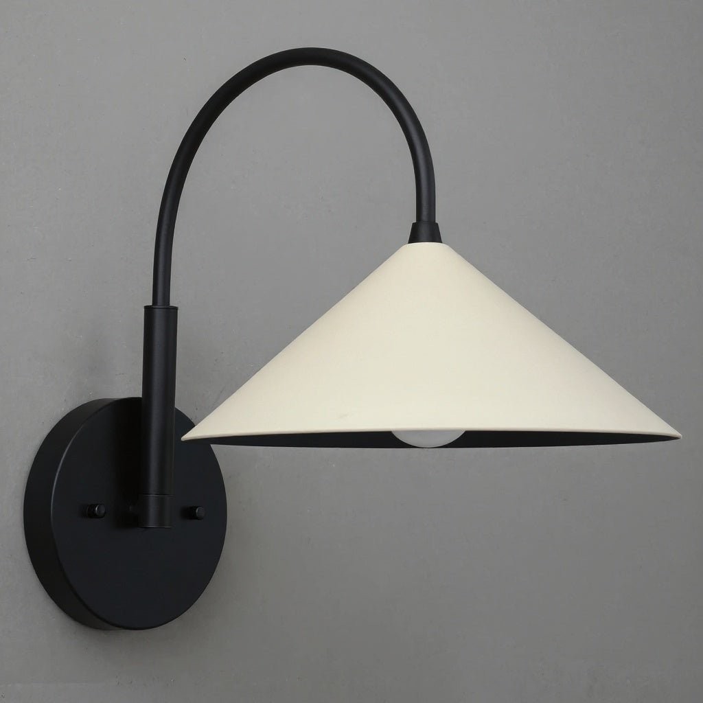 Curva Curved Metal Wall Sconce - Elegant Vintage Wall Lamp for Bedroom K1532