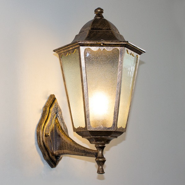 Vintage Outdoor Wall Lamp