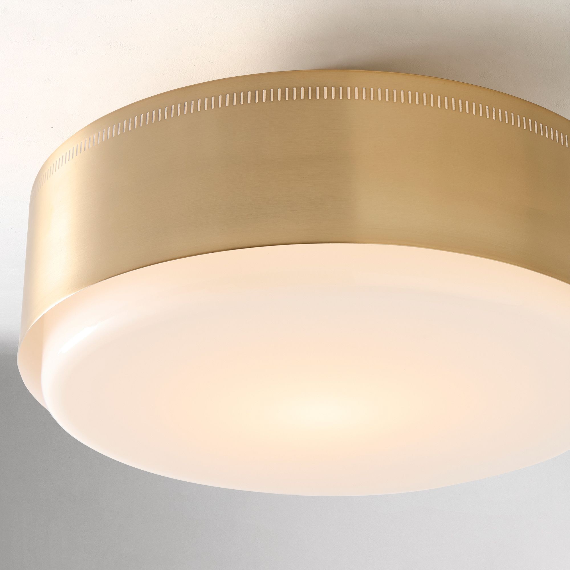 Bolvira Metal Flush Mount - Contemporary Ceiling Light with Subtle Glow K1322