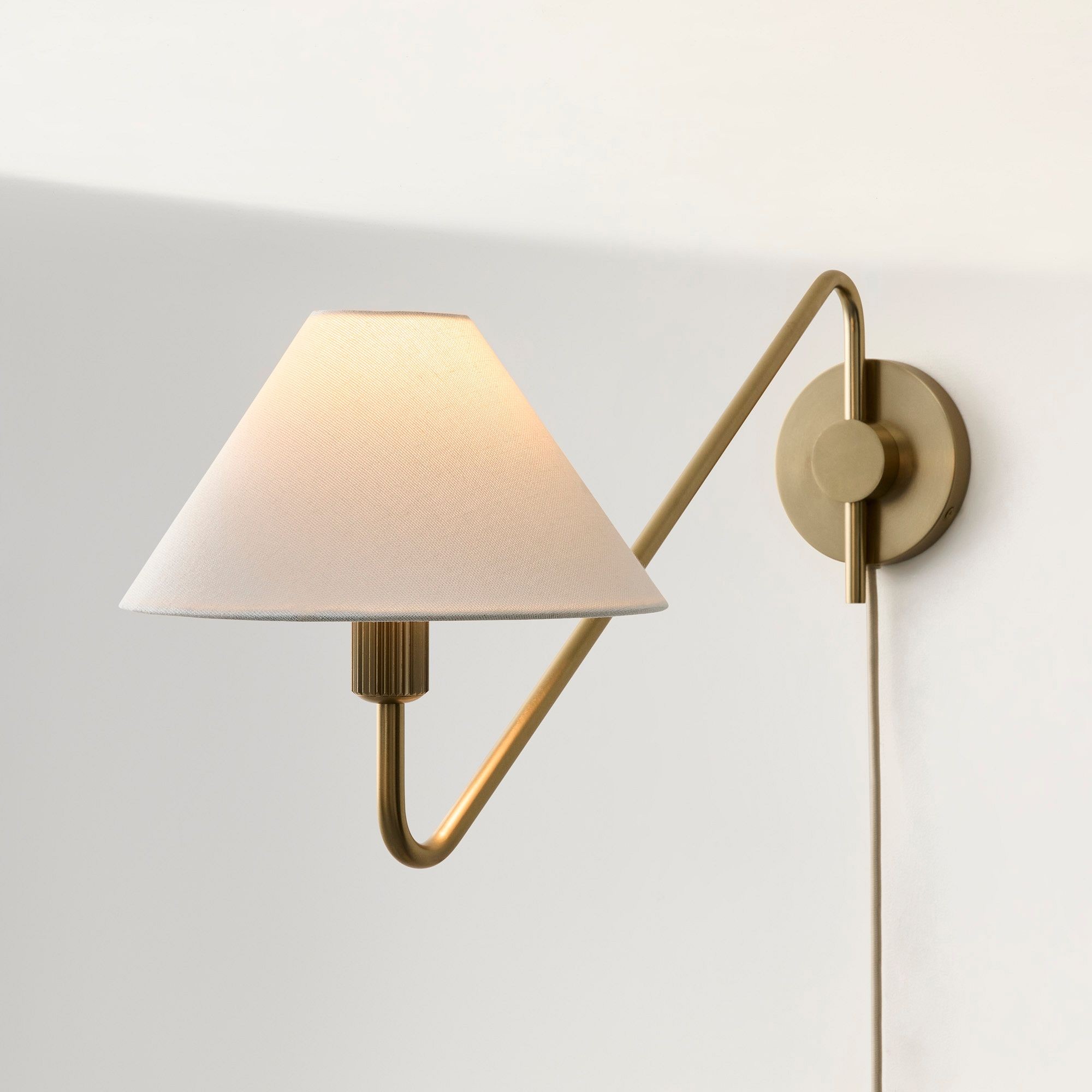 Diora Adjustable Arm Wall Sconce – Elegant Design with Fabric Shade for Ambient Spaces K1252
