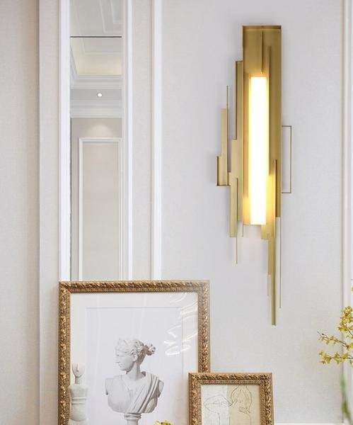 Metal Sculpted Wall Sconce