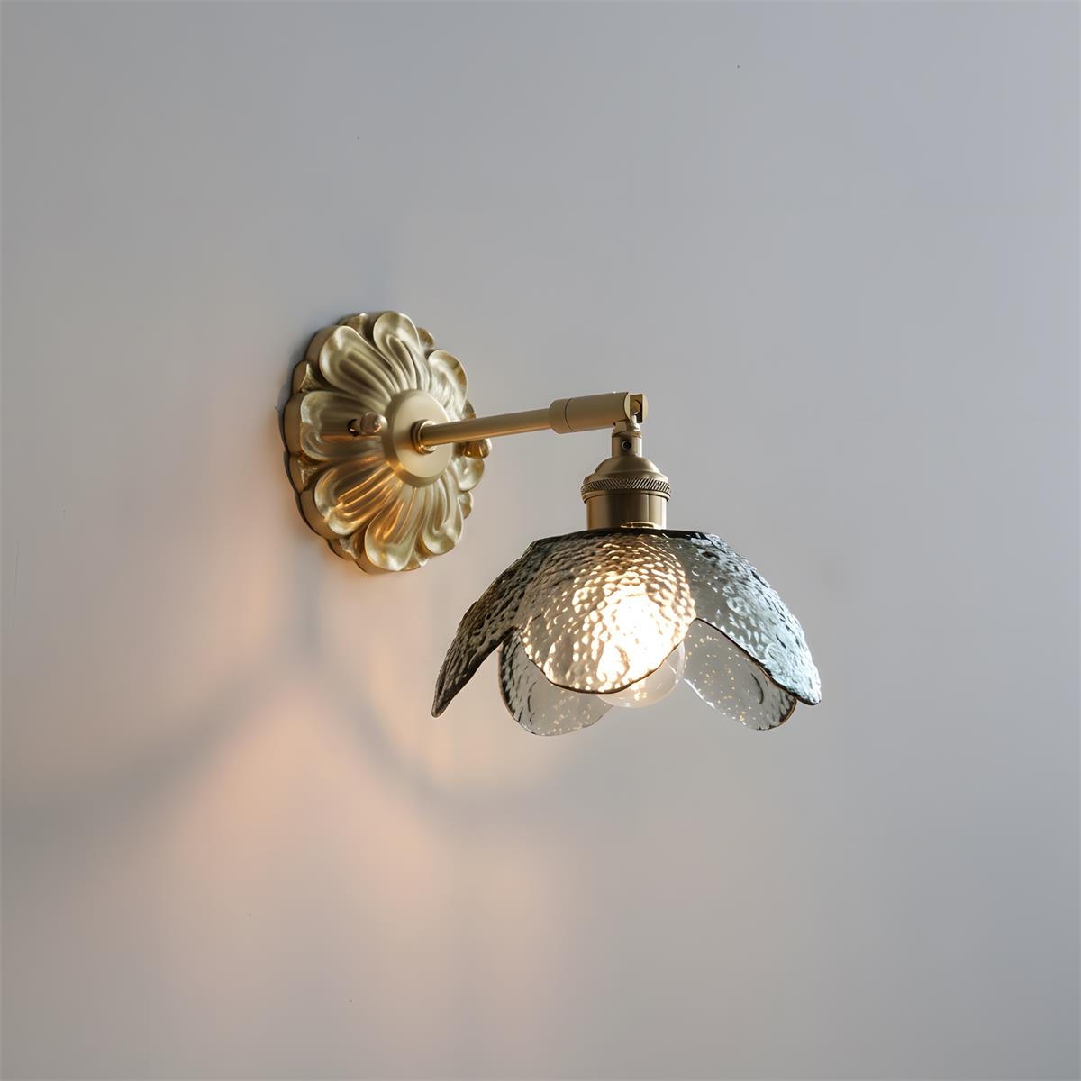 Nacre Petal Wall Lamp D326