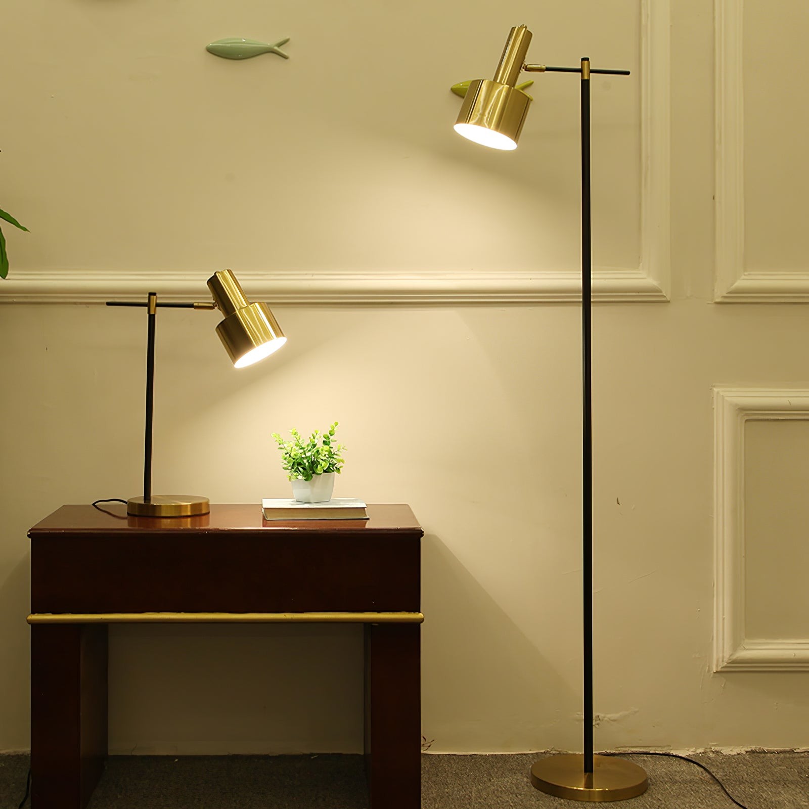 Metal Minimalist Art Deco Table Lamp K450