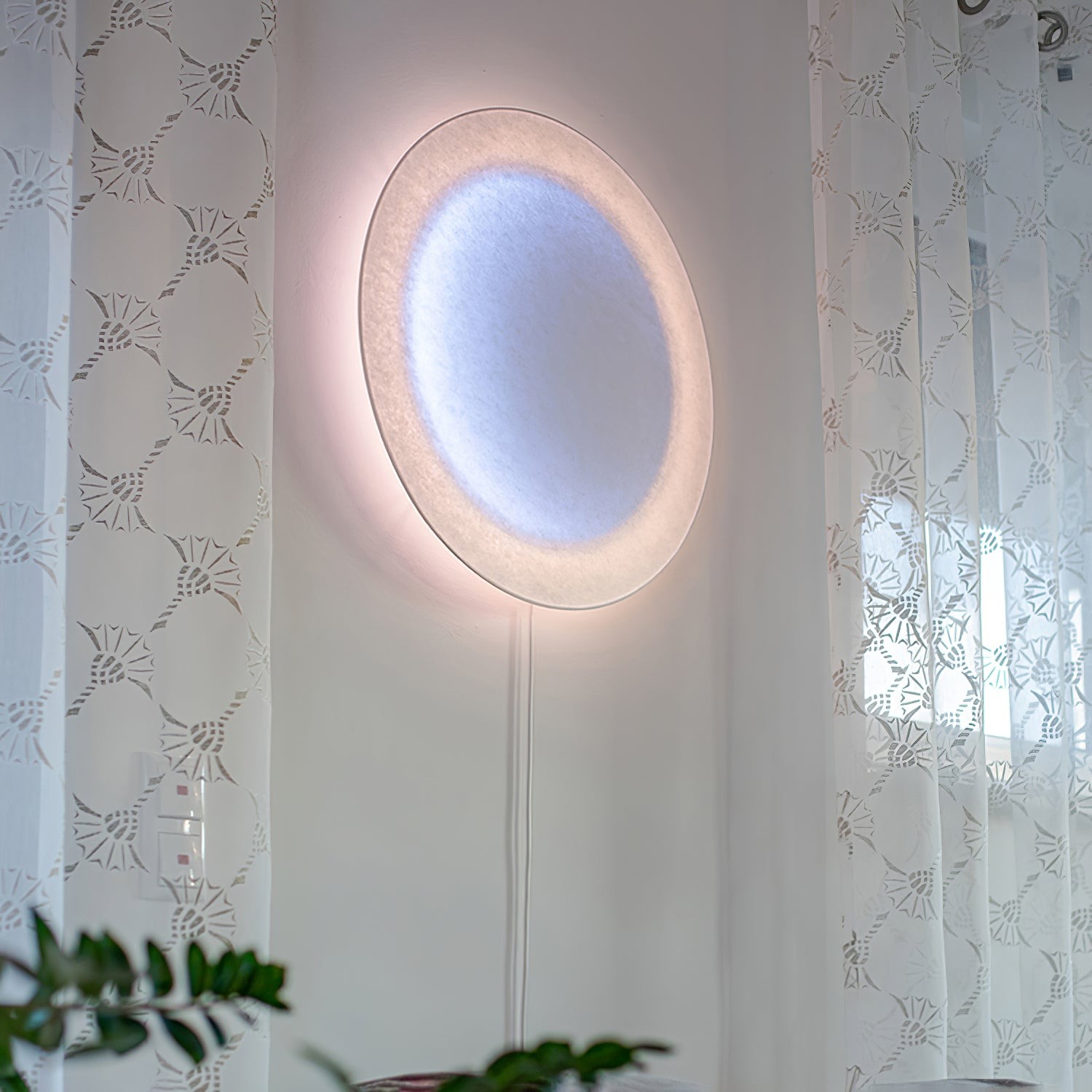Modern Simple Plug-In Round Wall Lamp K867