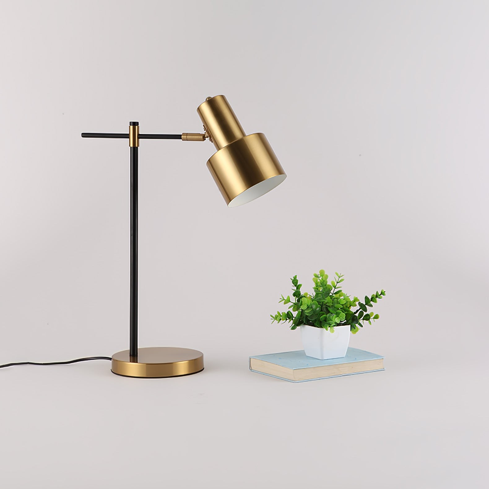 Metal Minimalist Art Deco Table Lamp K450