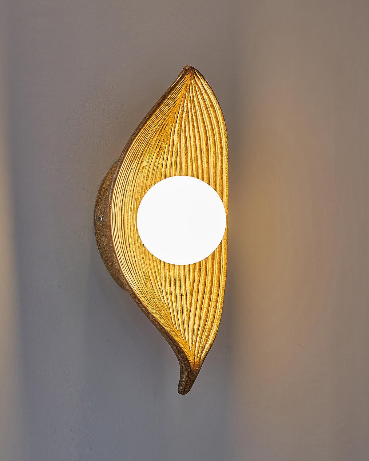 Contemporary Nordic Leaf Resin Wall Light K448