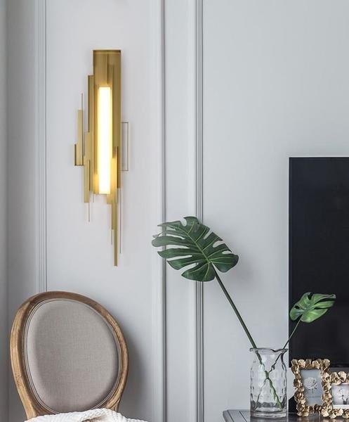 Metal Sculpted Wall Sconce