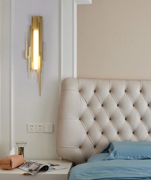 Metal Sculpted Wall Sconce