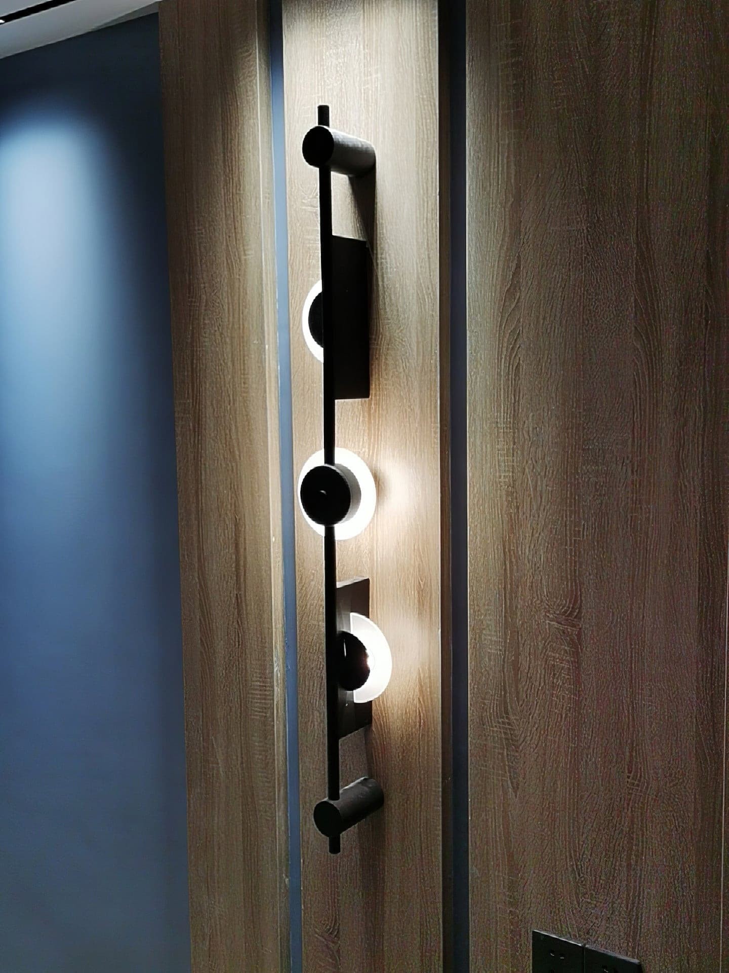 Black Slender Alabaster Wall Lamp K976
