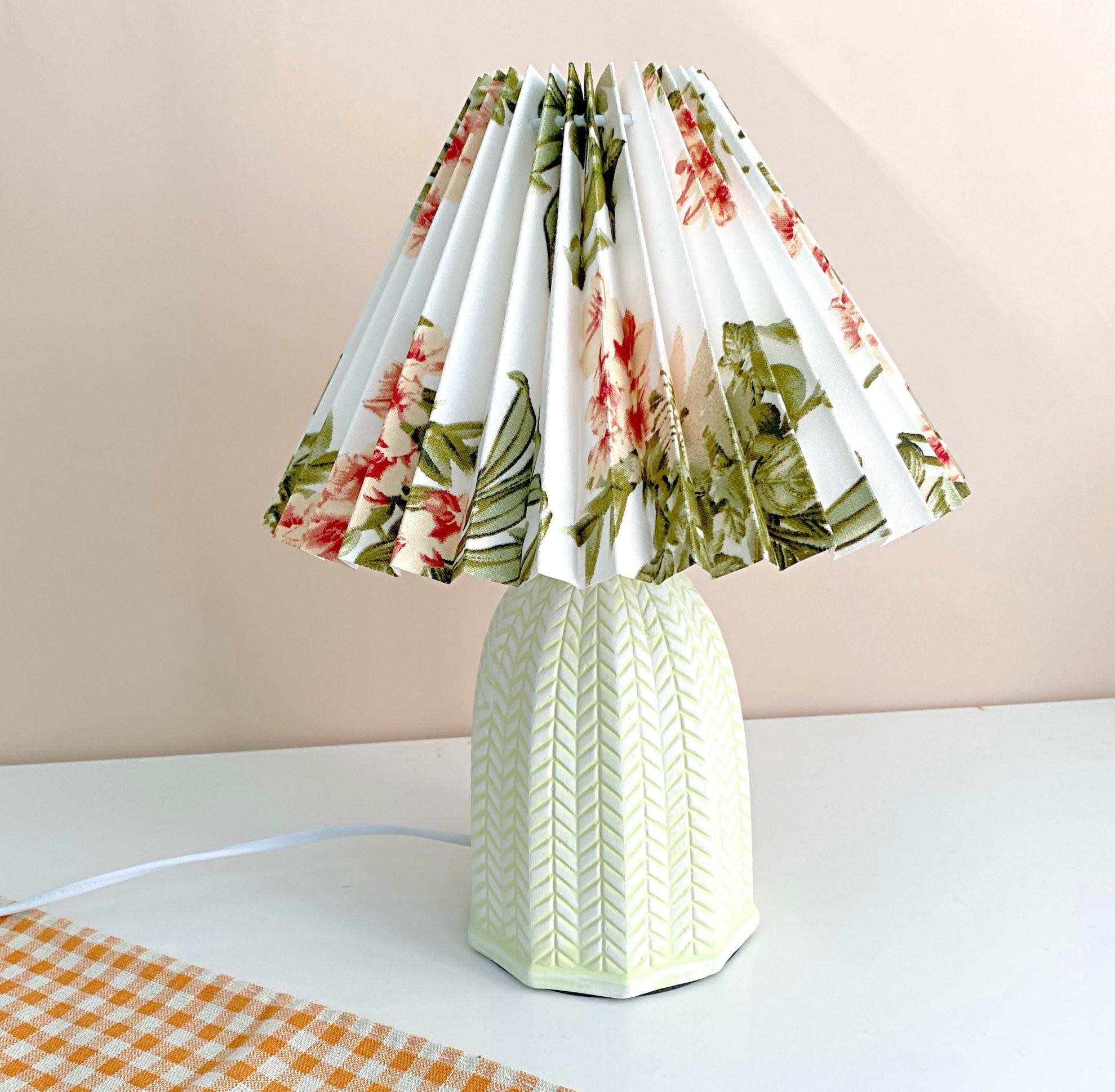 Vintage Pleated Table Lamp K756