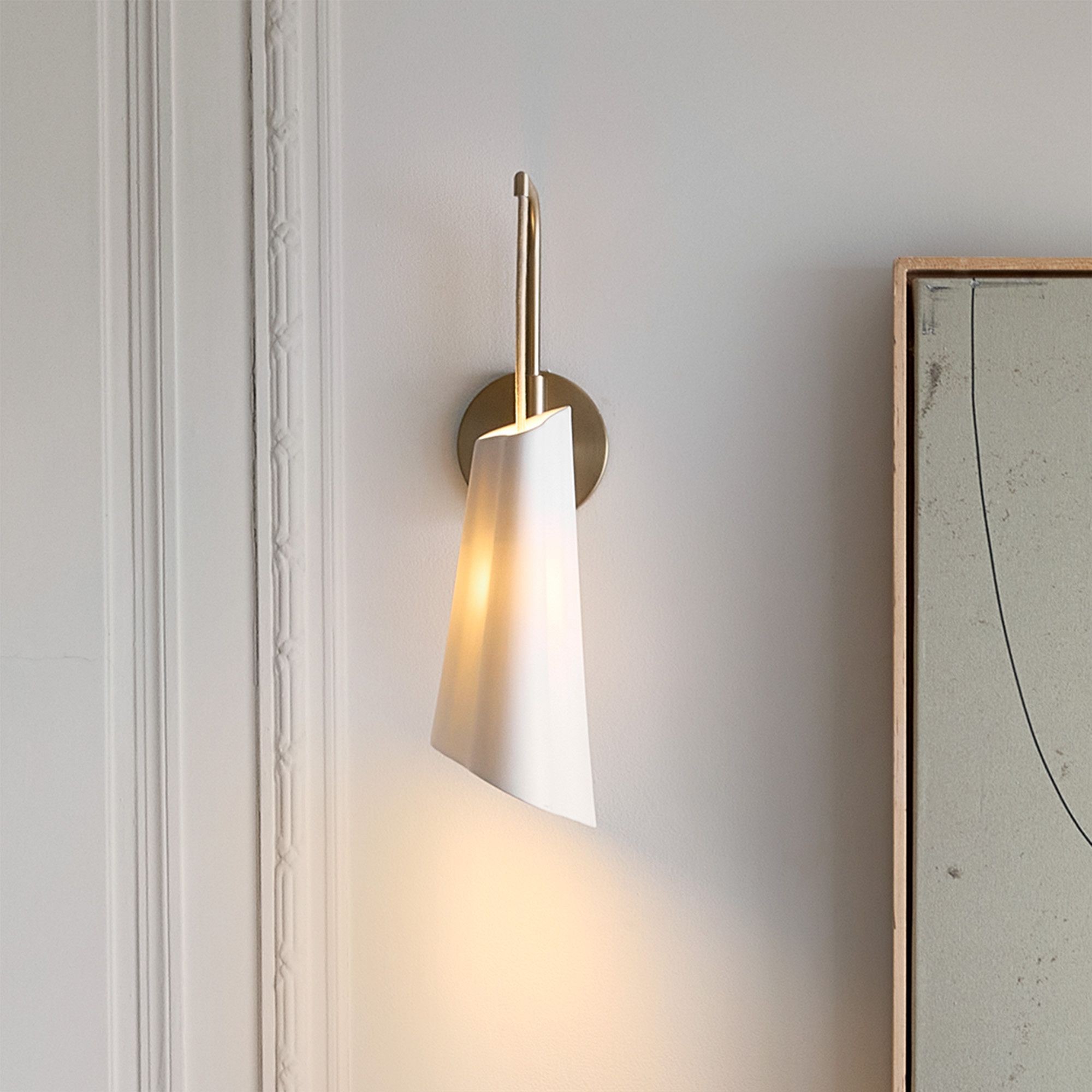 Orovia Sleek Wall Sconce – Ceramic Metal Champagne Brass K1275