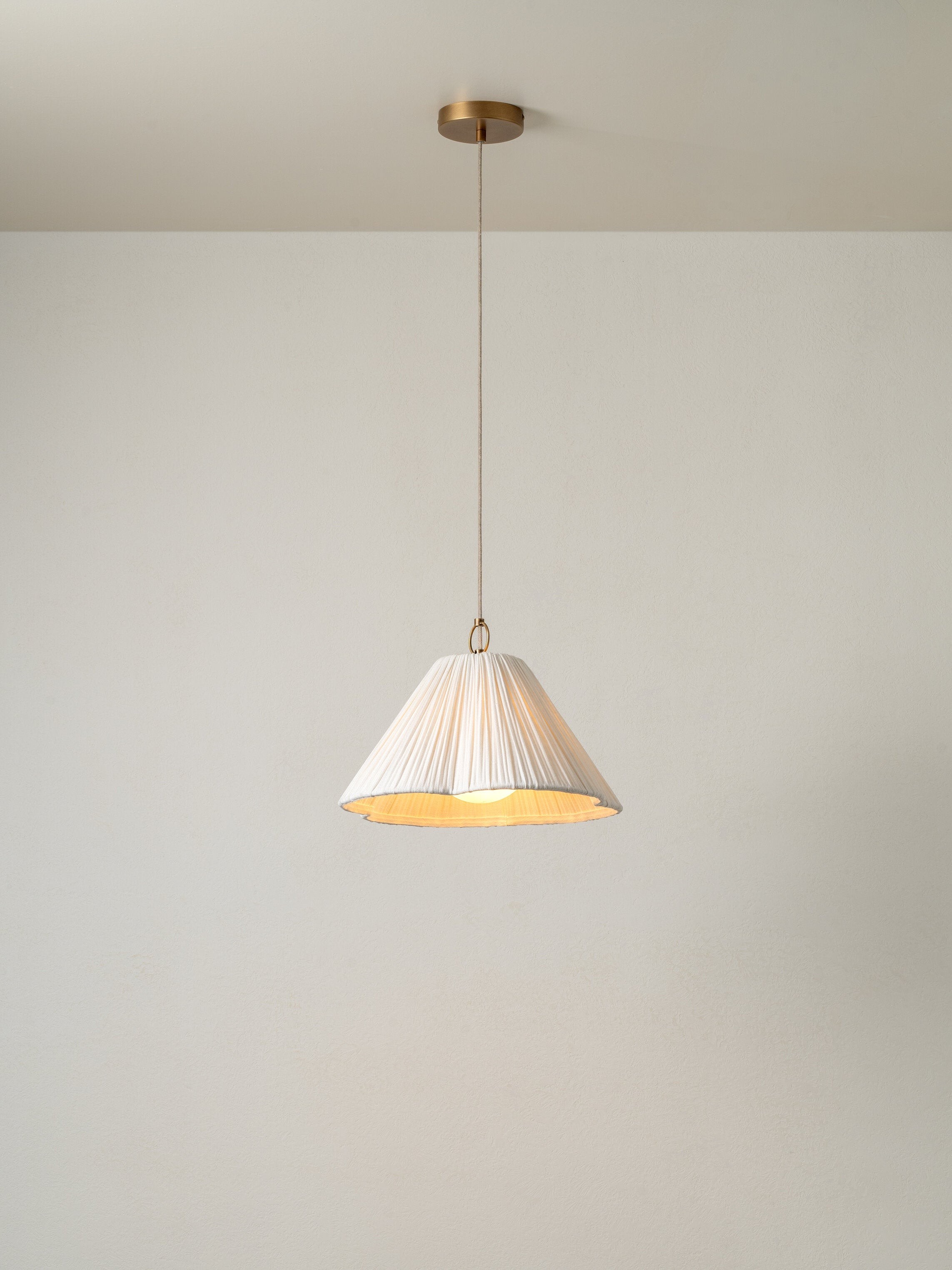 Scalloped Fabric Pendant Light – Floral-Inspired Pleated Shade For Any Room K1573