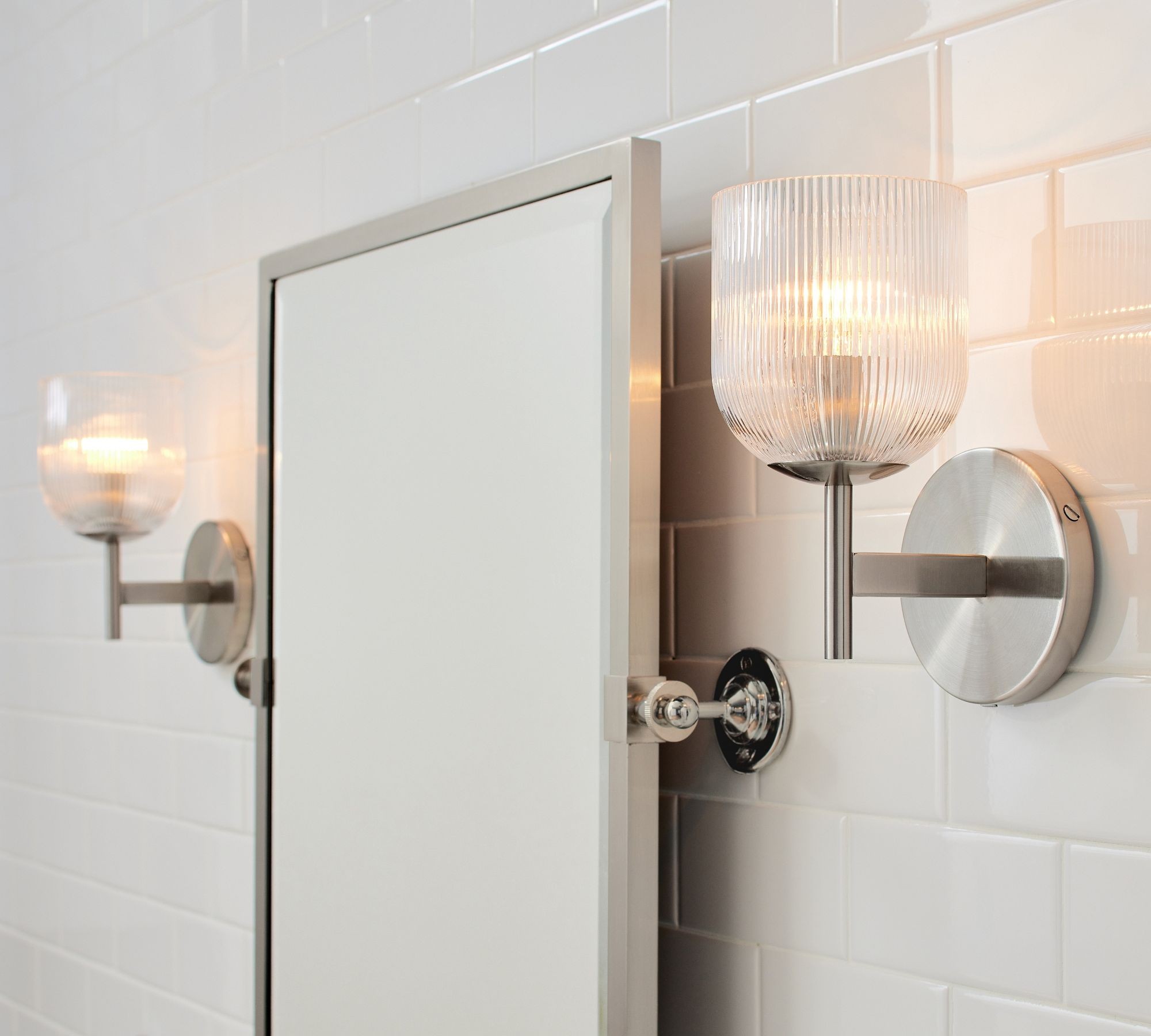 Bravira Ribbed Glass Wall Sconce - Wall Light for Living Room and Hallway K1326
