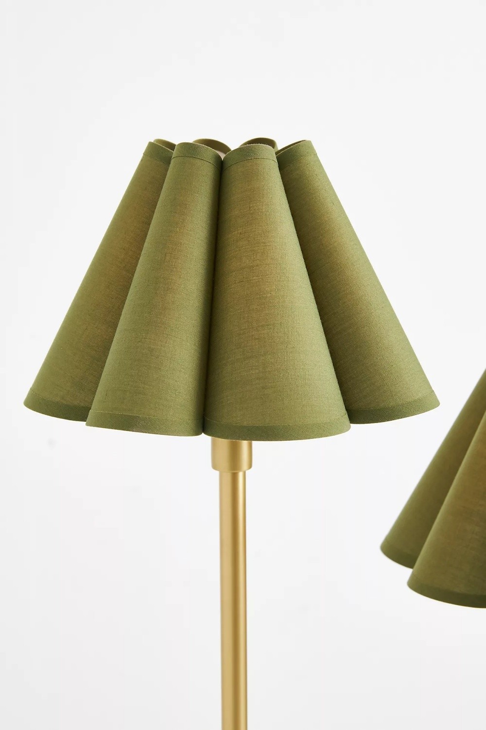 Capirise Gold Scalloped Shade Floor Lamp - Contemporary Metal Lighting for Bedroom K1180