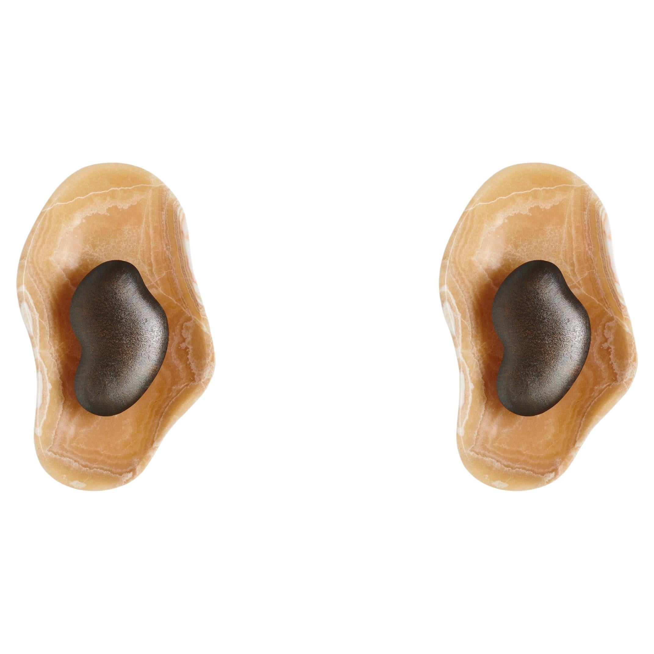 Oyster Hammered Onyx Sconce D725