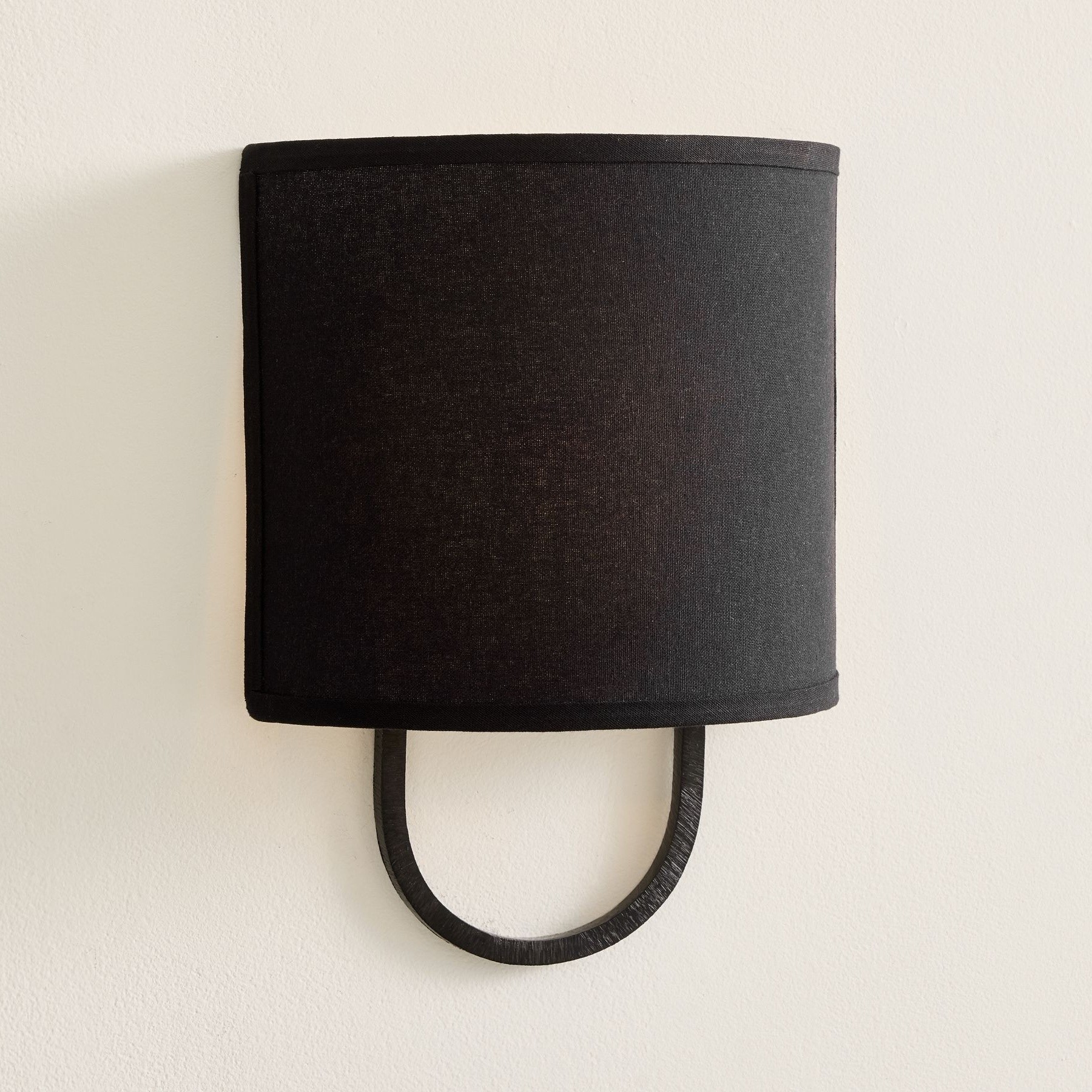 Nolvara Elegant Metal Wall Sconce – Timeless Design for Hallways and Bedrooms K1187