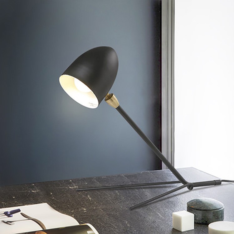 Compact Tripod Metal Table Lamp - Modern Nordic Lighting for for Office