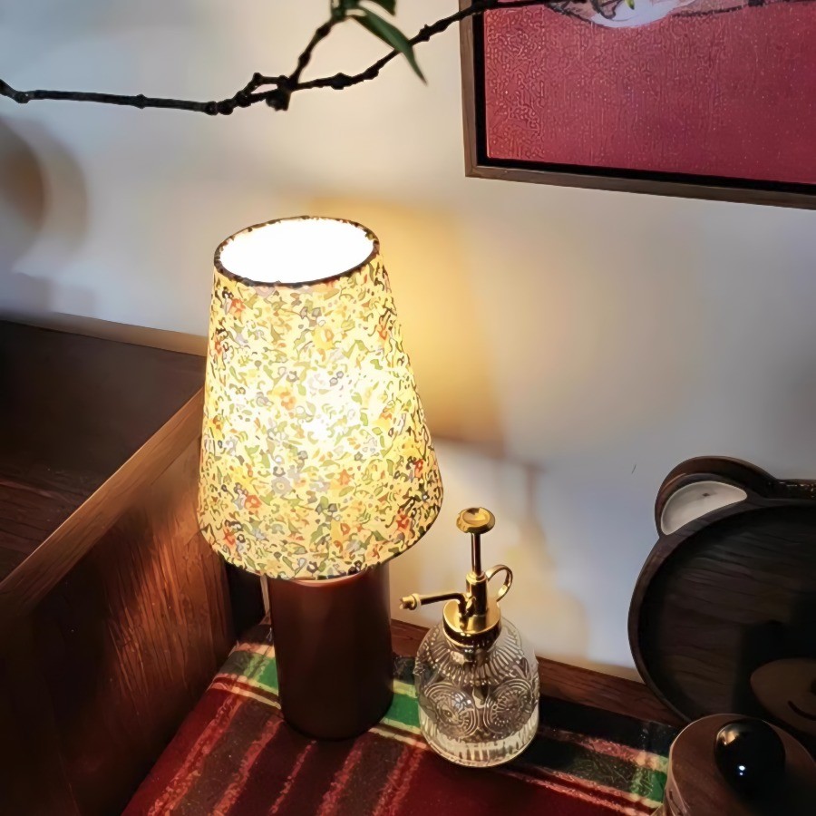 French Fabric Floral Wood Small Table Lamp For Bedroom K810