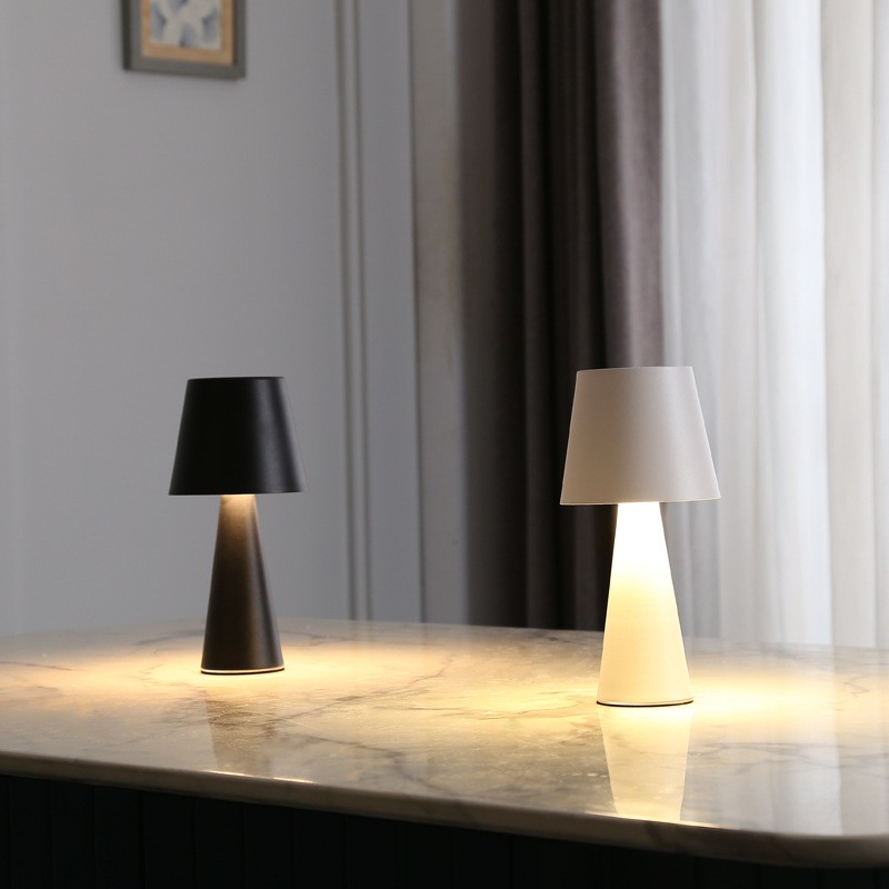 Metallic Modern Dimmable Table Lamp K77