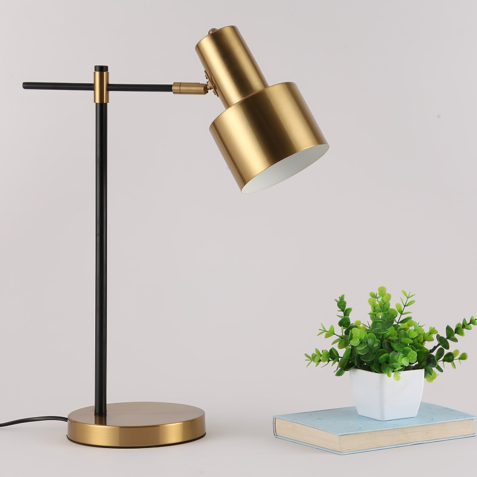 Metal Minimalist Art Deco Table Lamp K450