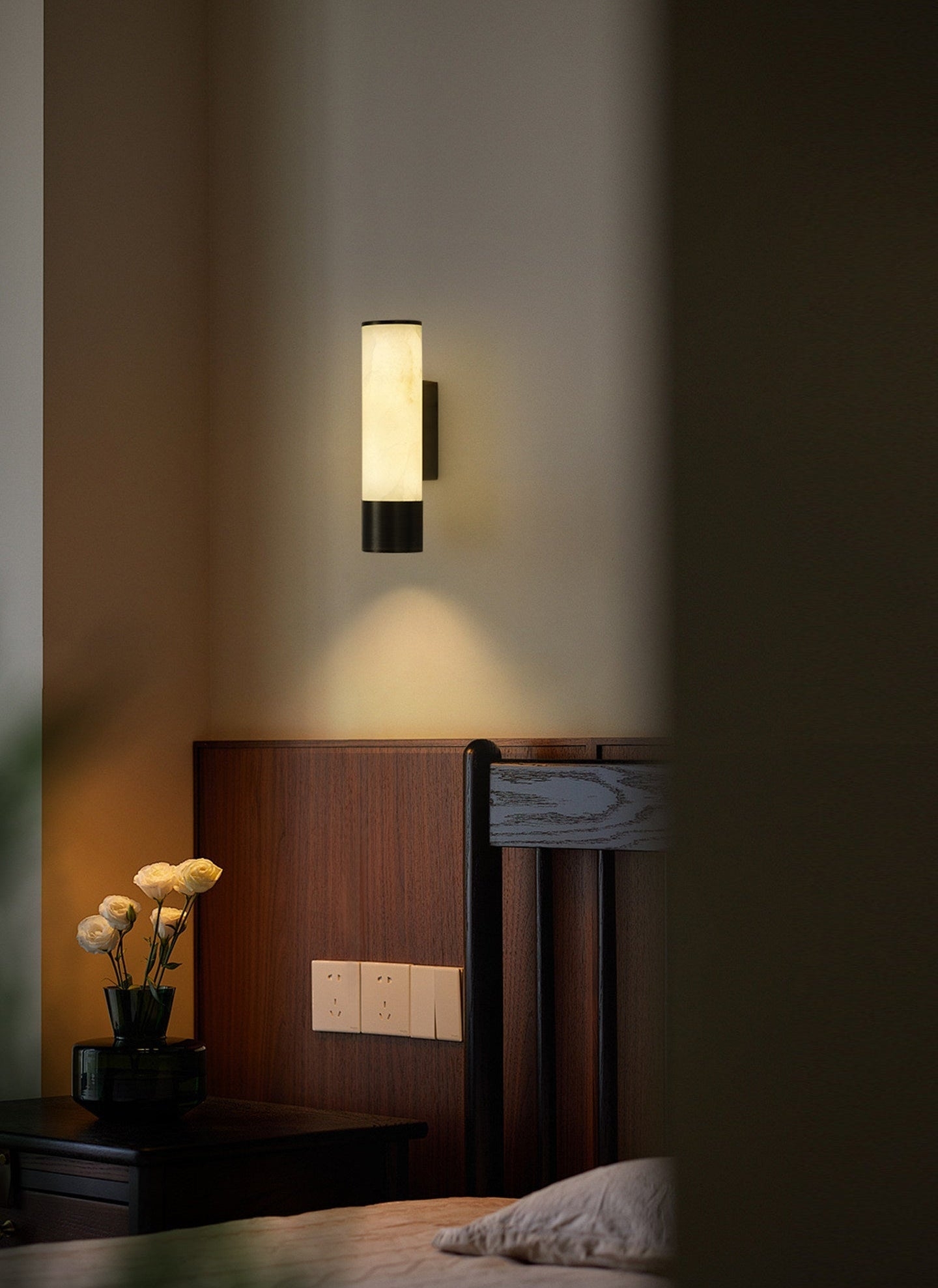 Elara Alabaster Wall Lamp D400