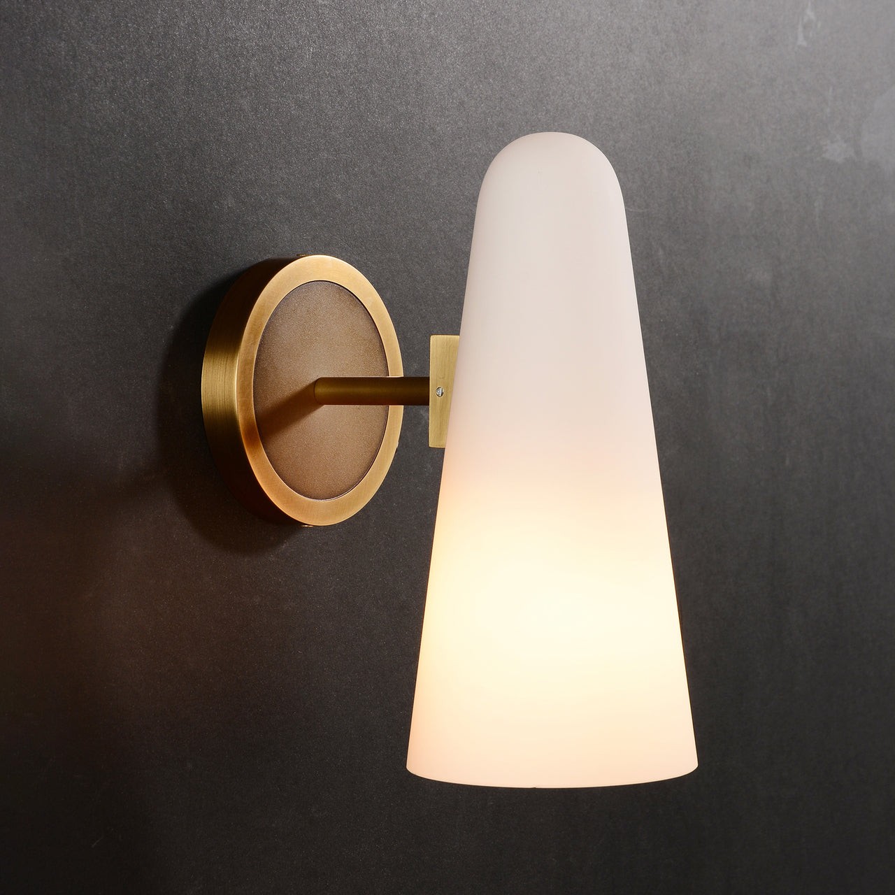 Nordic Simple Light Luxury Brass Wall Lamp K526