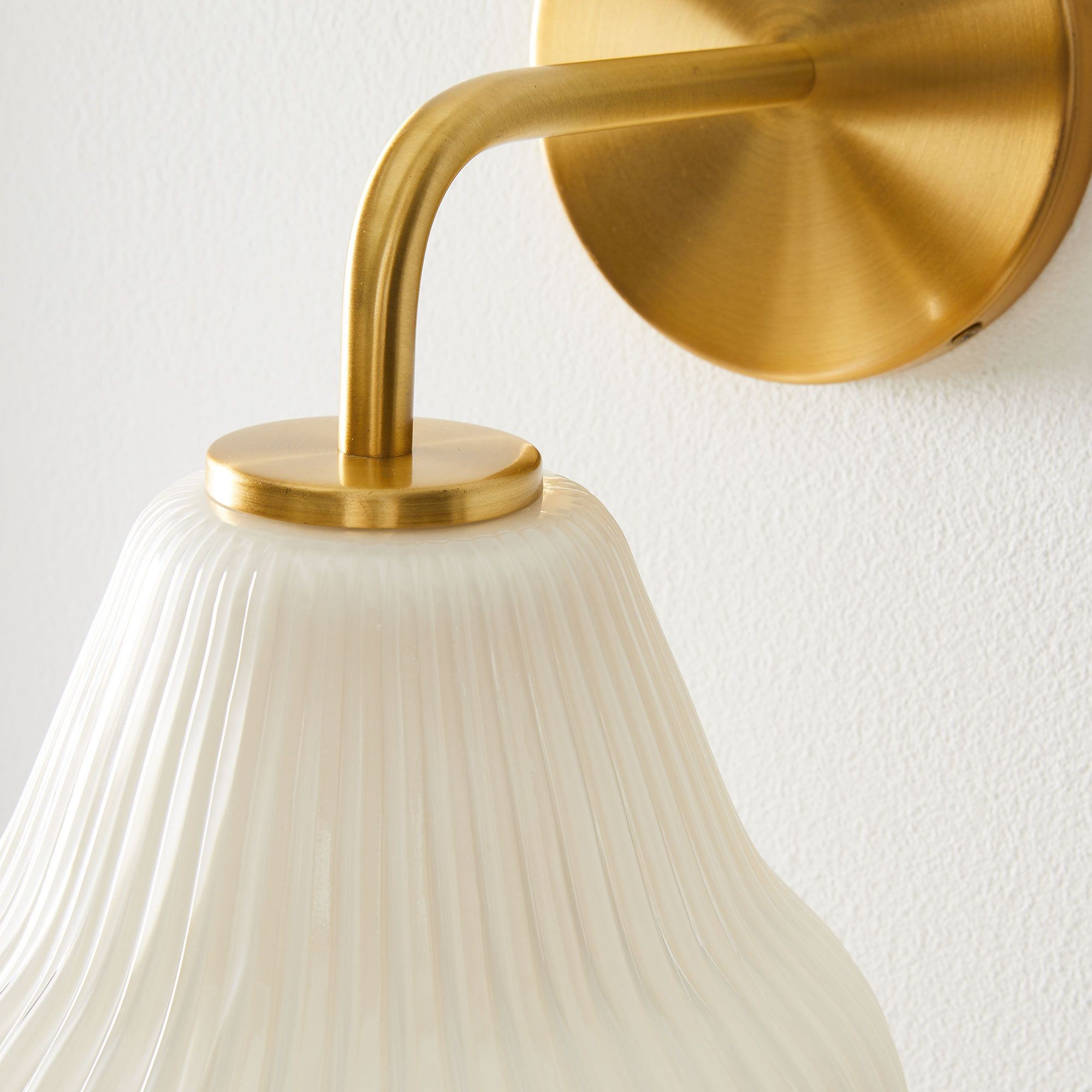 Rivrona Ribbed Glass Wall Sconce - Elegant Modern Lighting for Hallway & Bedroom K1387
