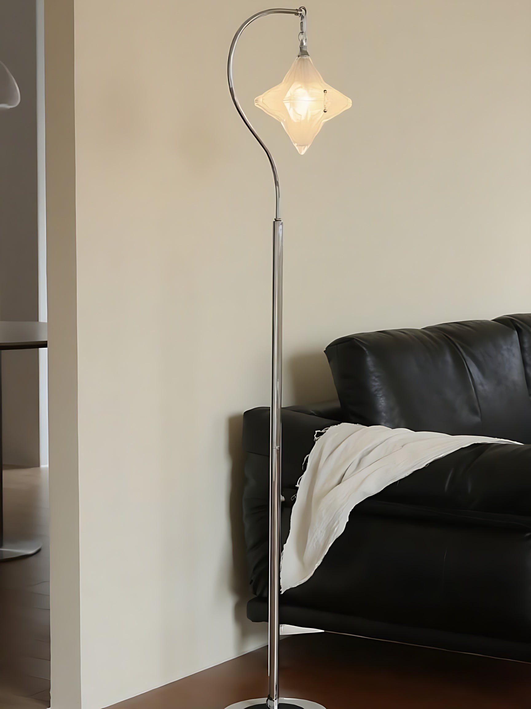 Art Deco Star Floor Lamp - Modern Standing Lamp for Living Spaces - Astris Orion K1576